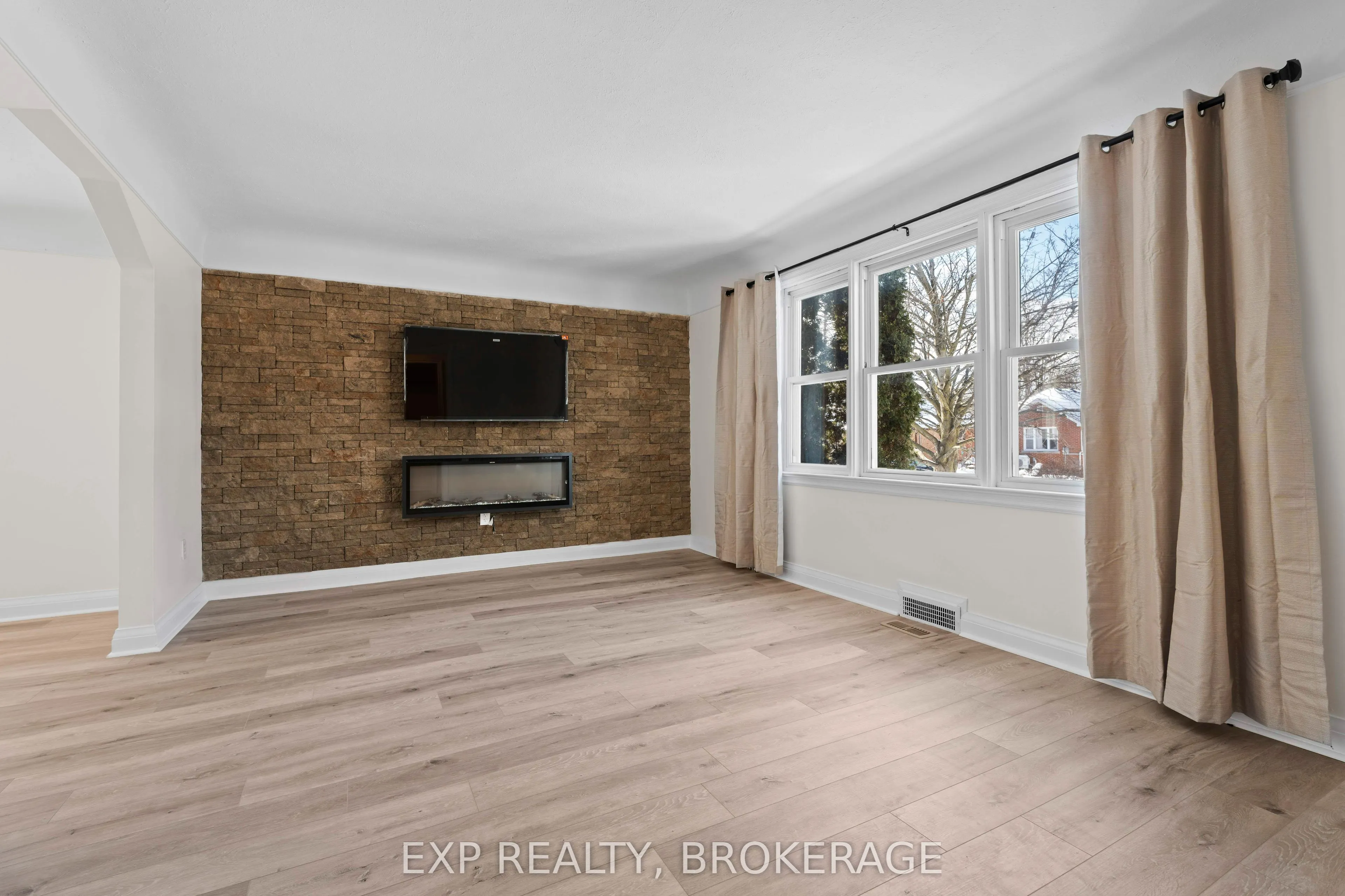 493 COLLEGE Street, #1