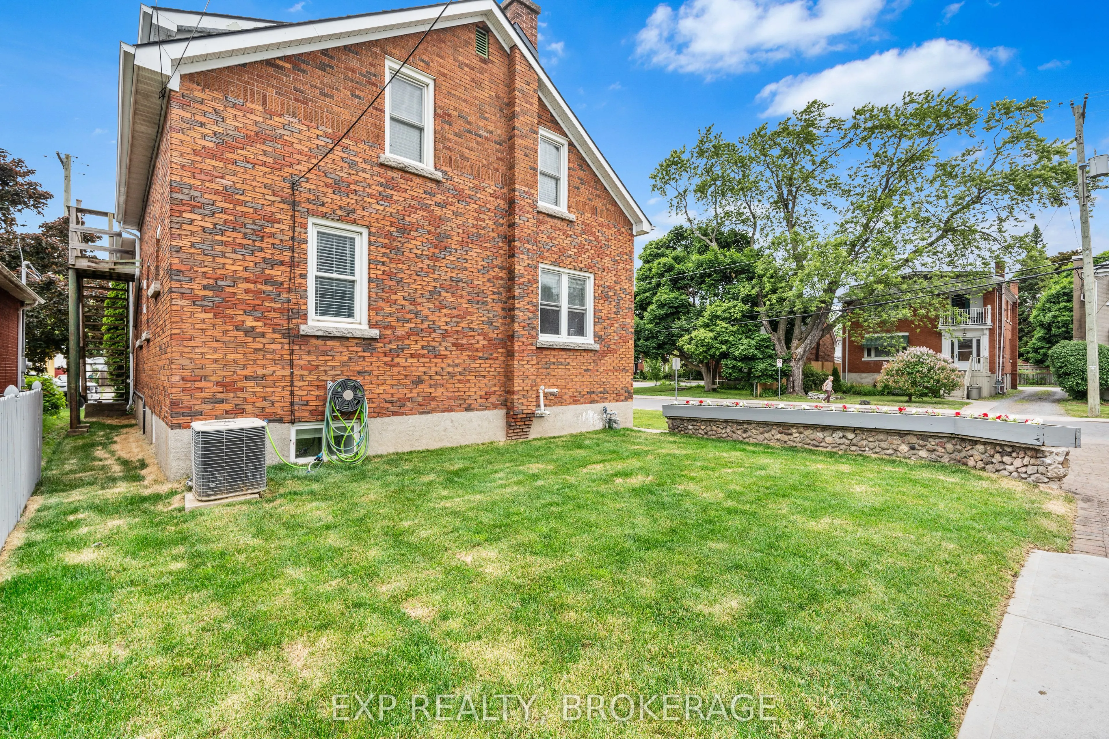493 COLLEGE Street, #1