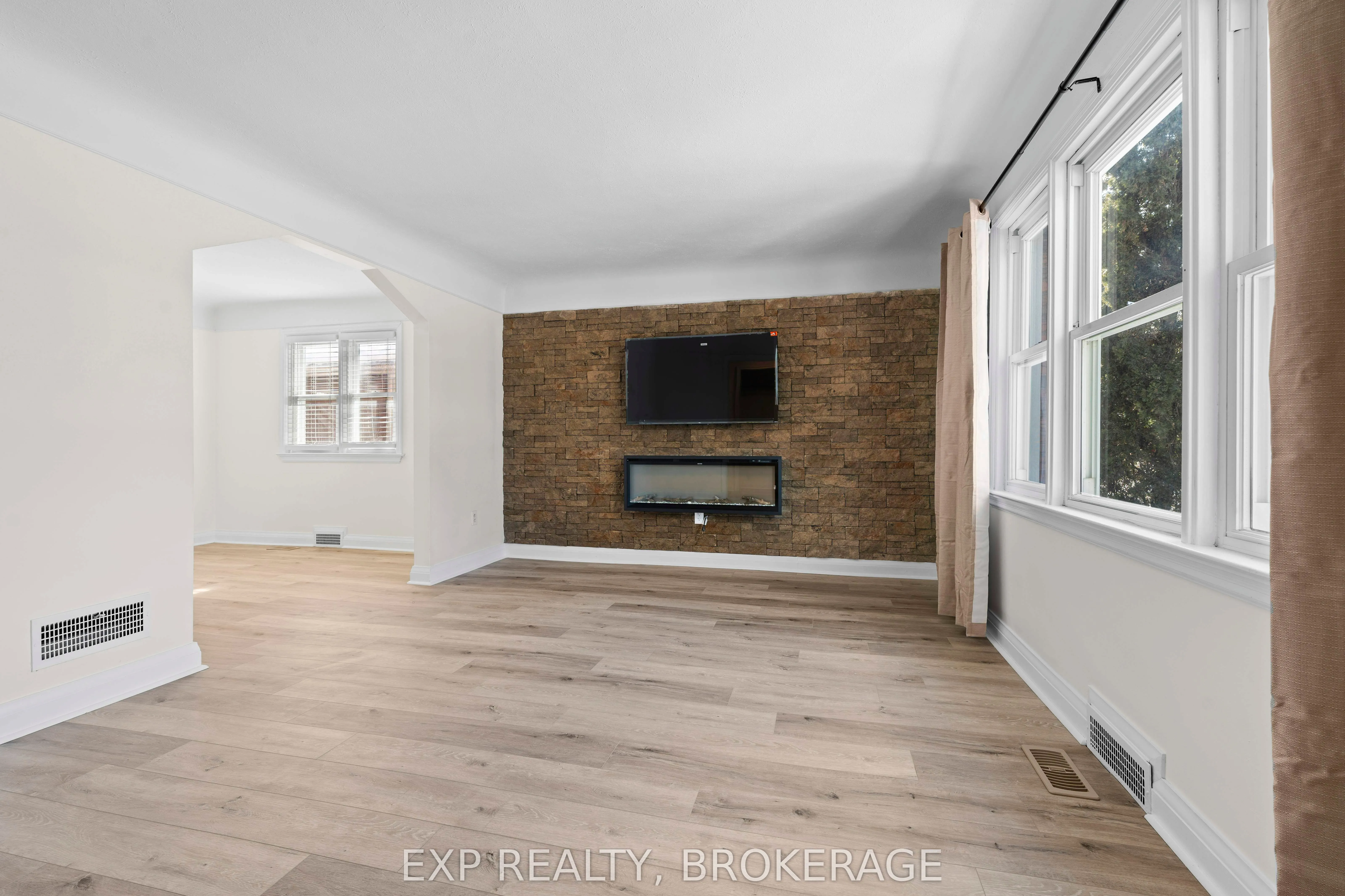 493 COLLEGE Street, #1