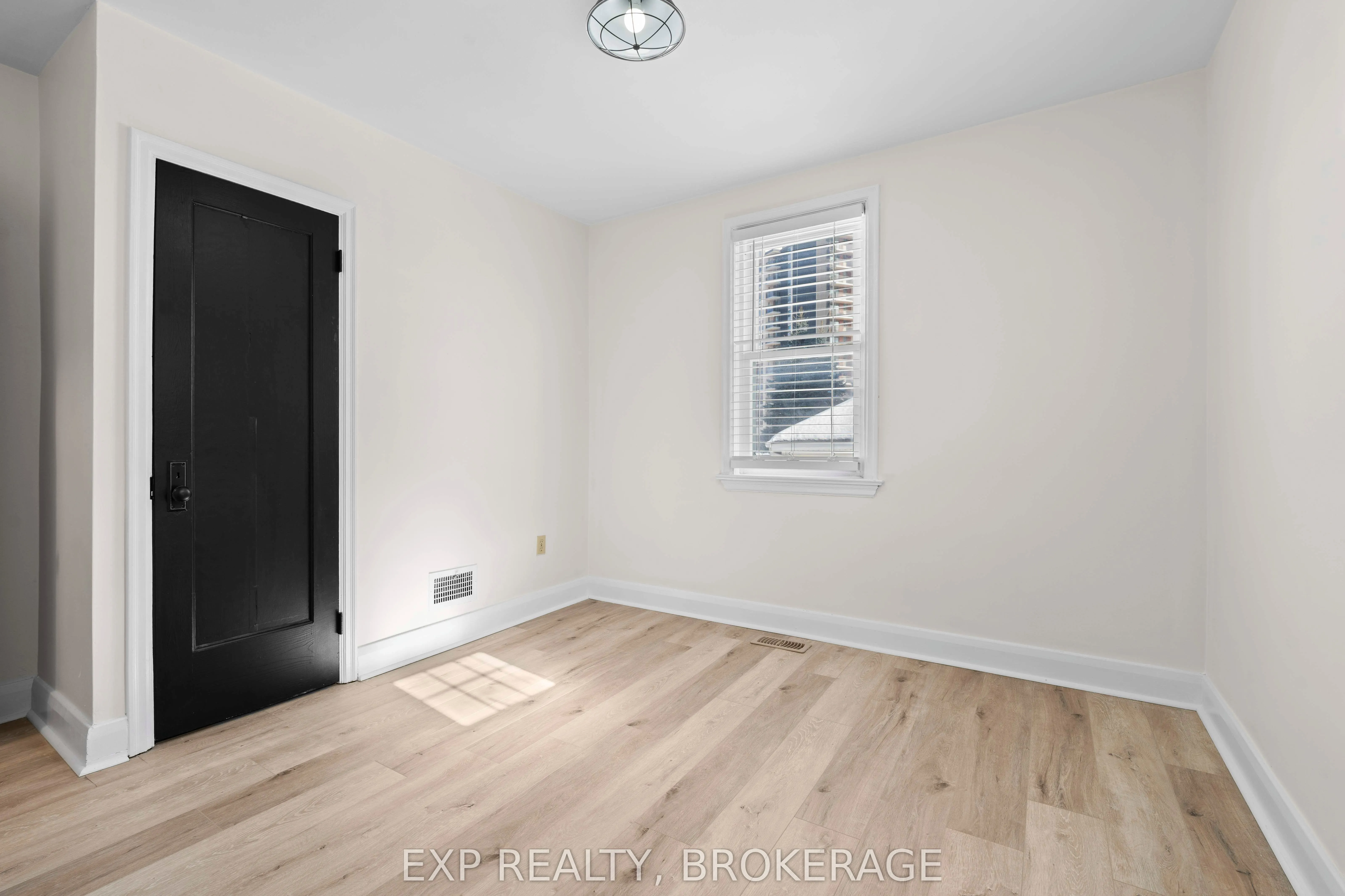 493 COLLEGE Street, #1