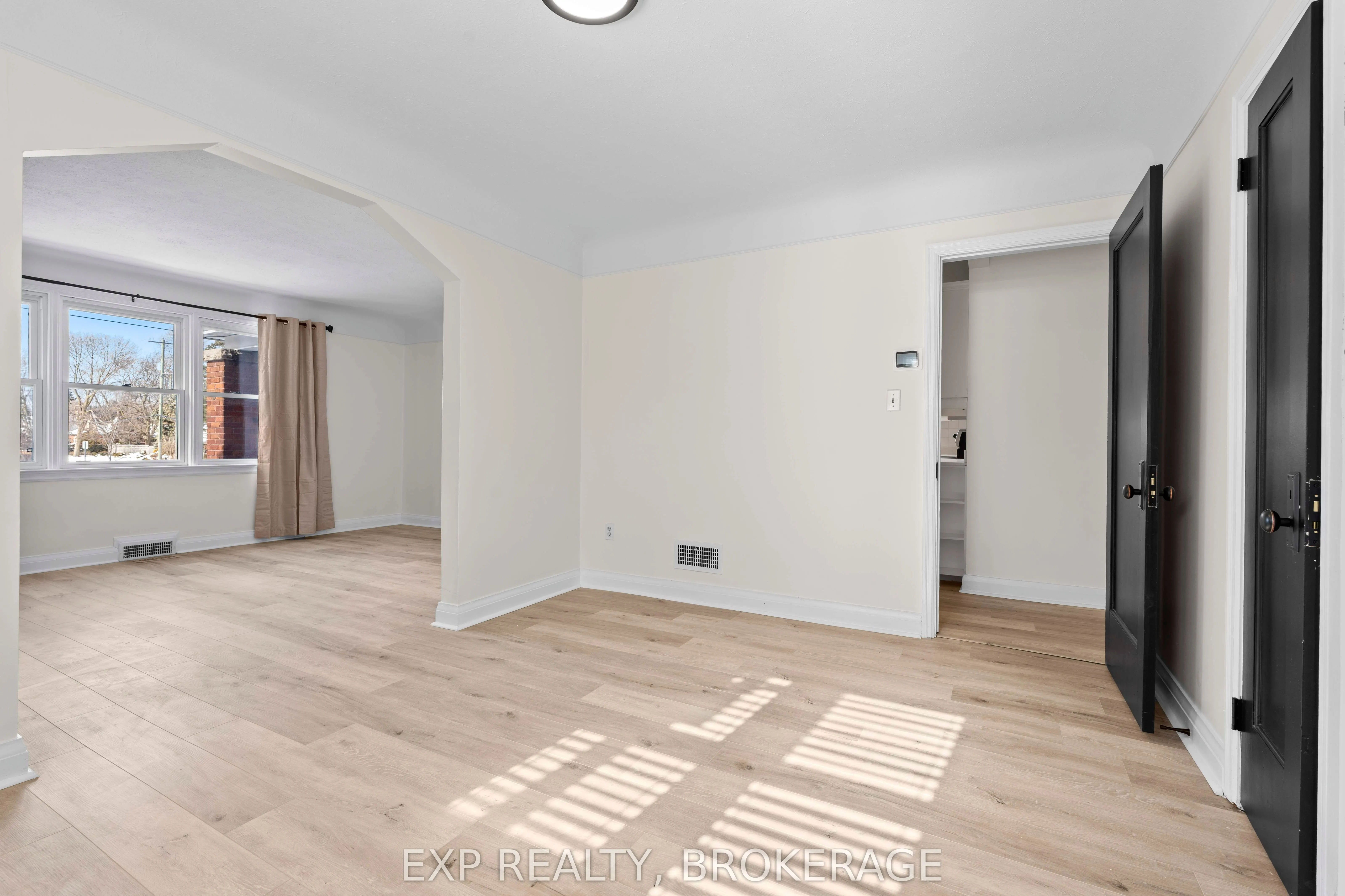 493 COLLEGE Street, #1