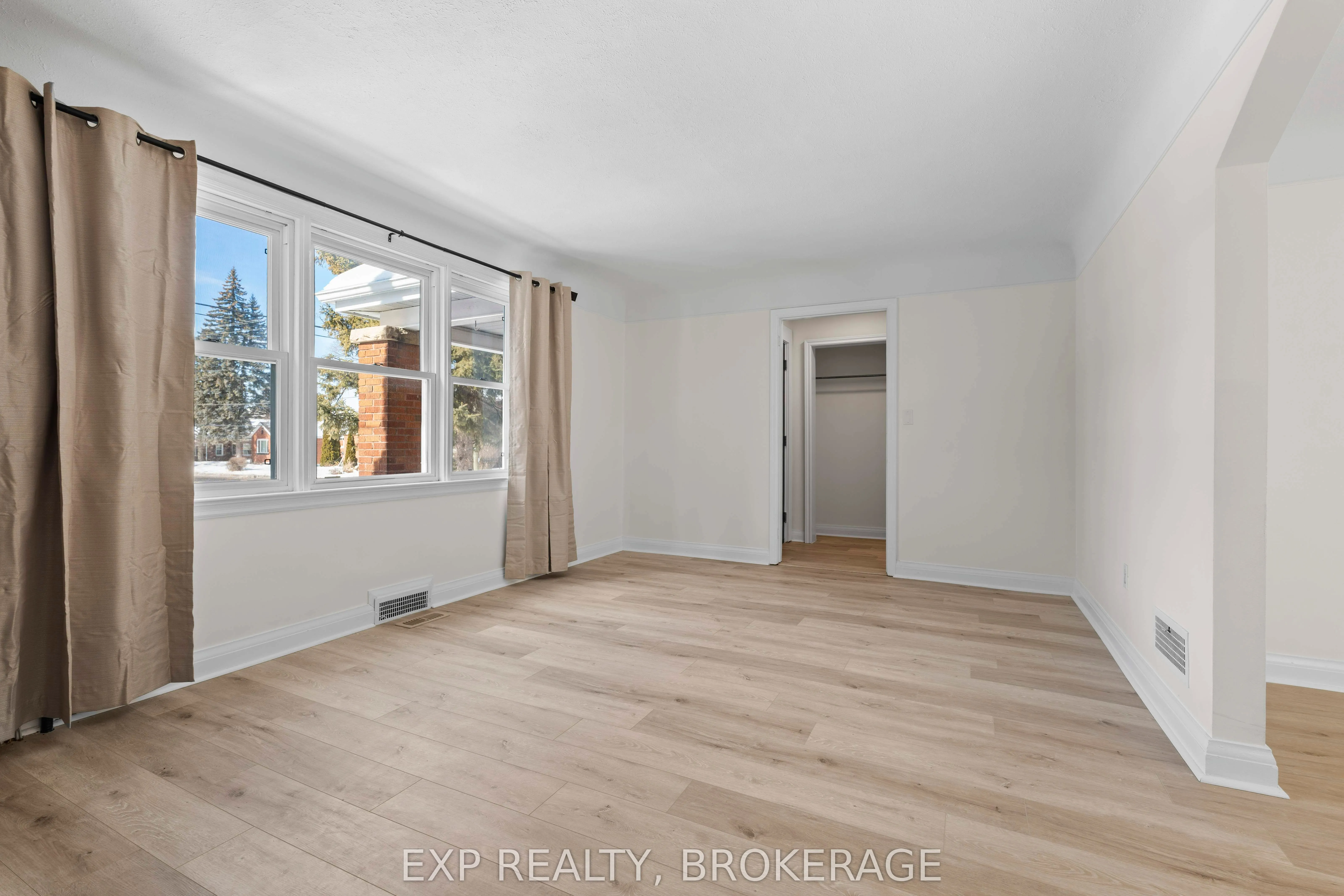 493 COLLEGE Street, #1
