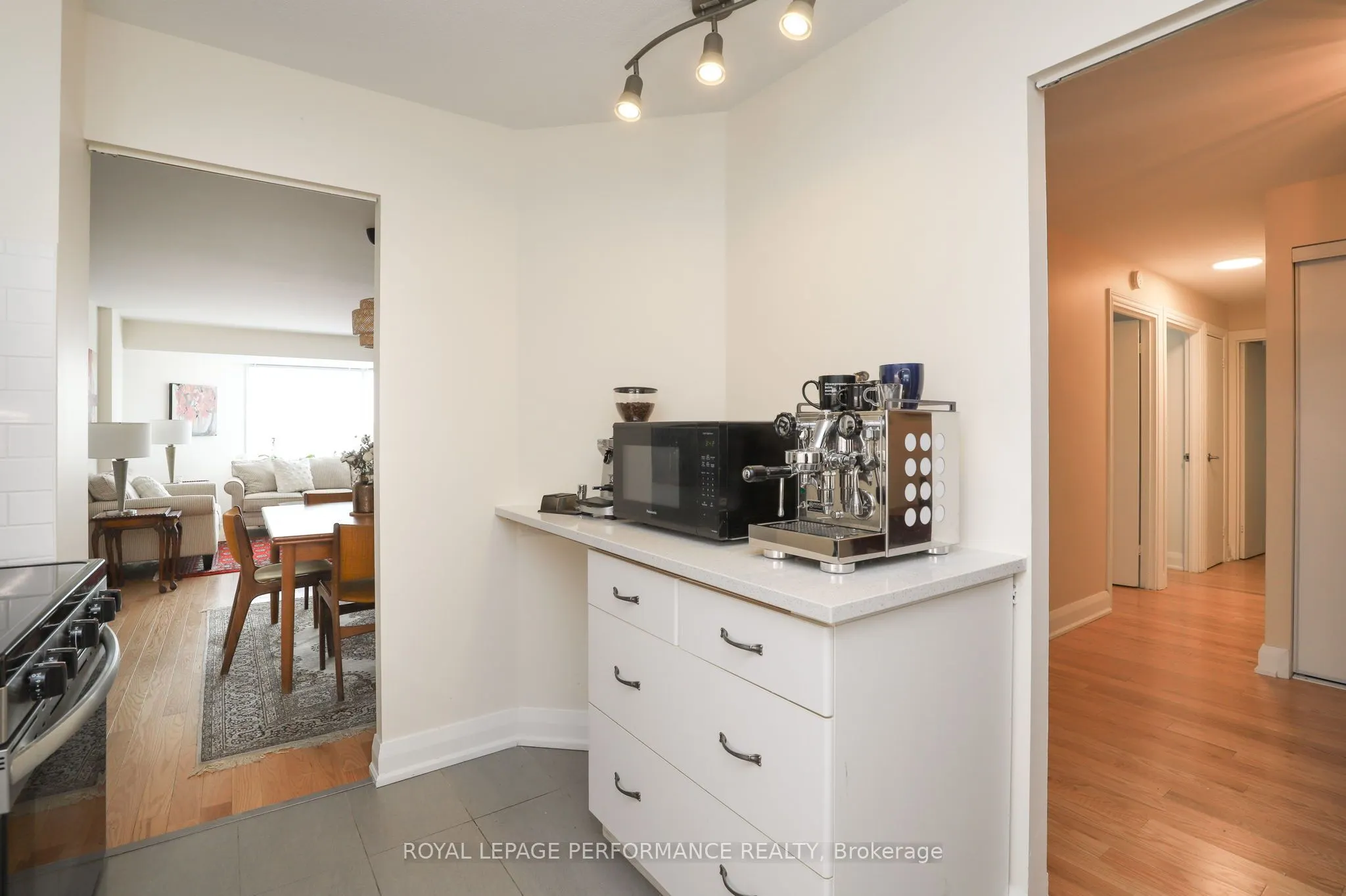 151 Bay Street, #802
