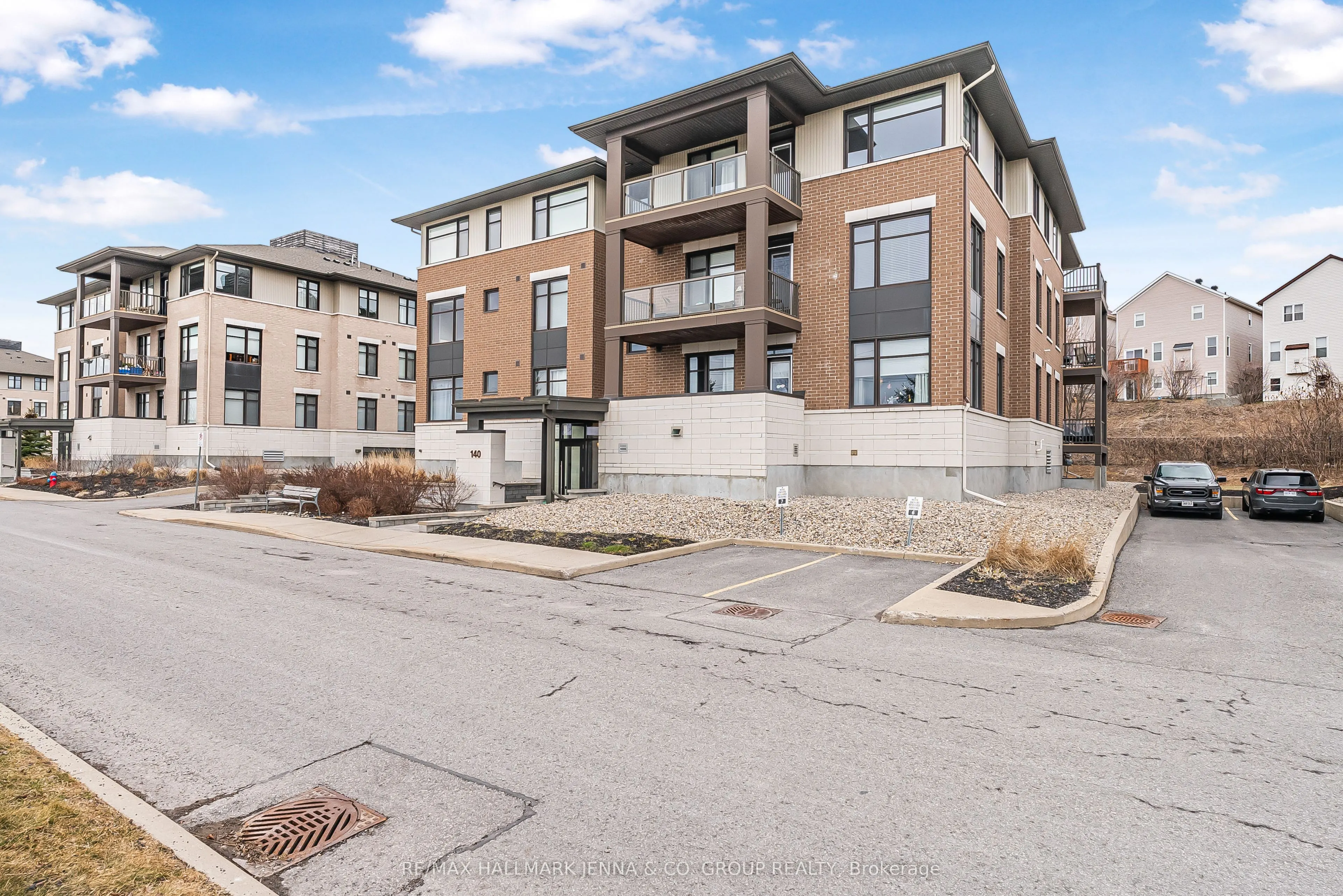 140 Guelph Private