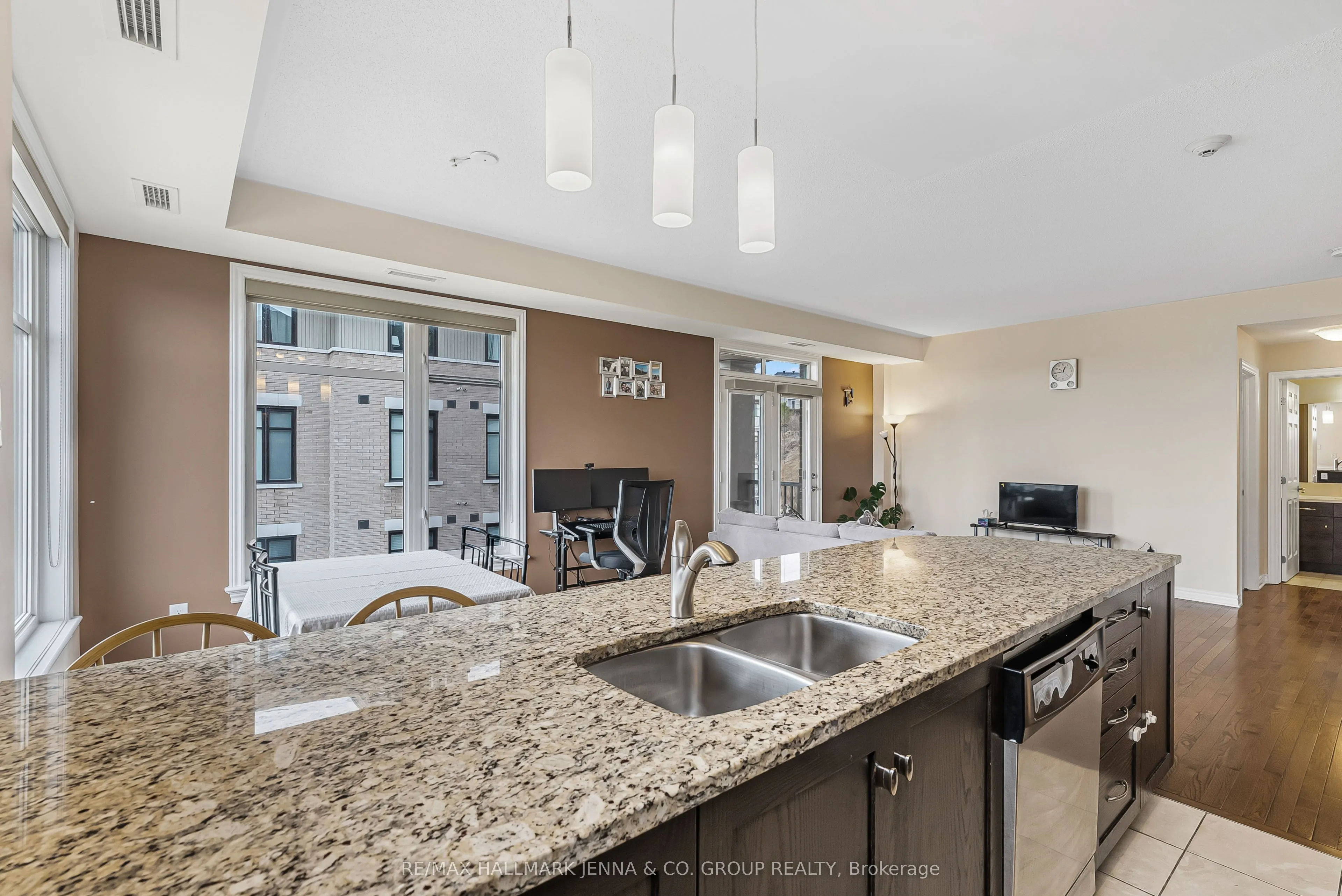 140 Guelph Private