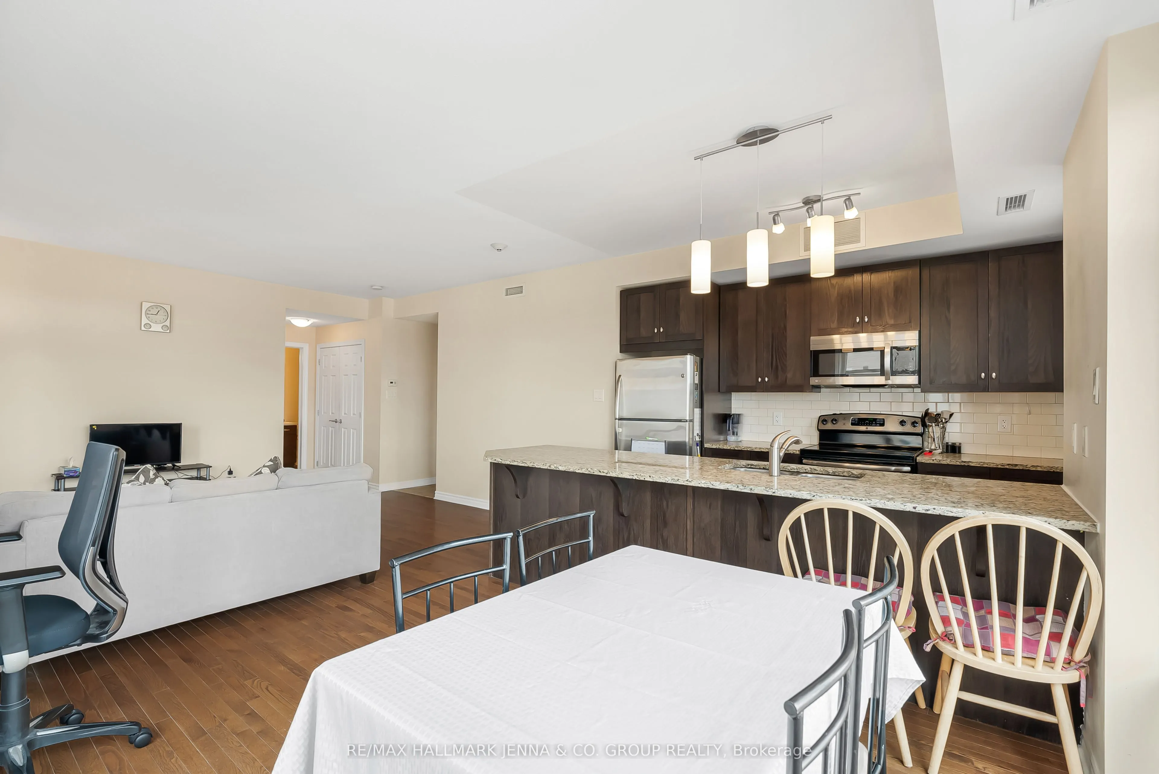 140 Guelph Private