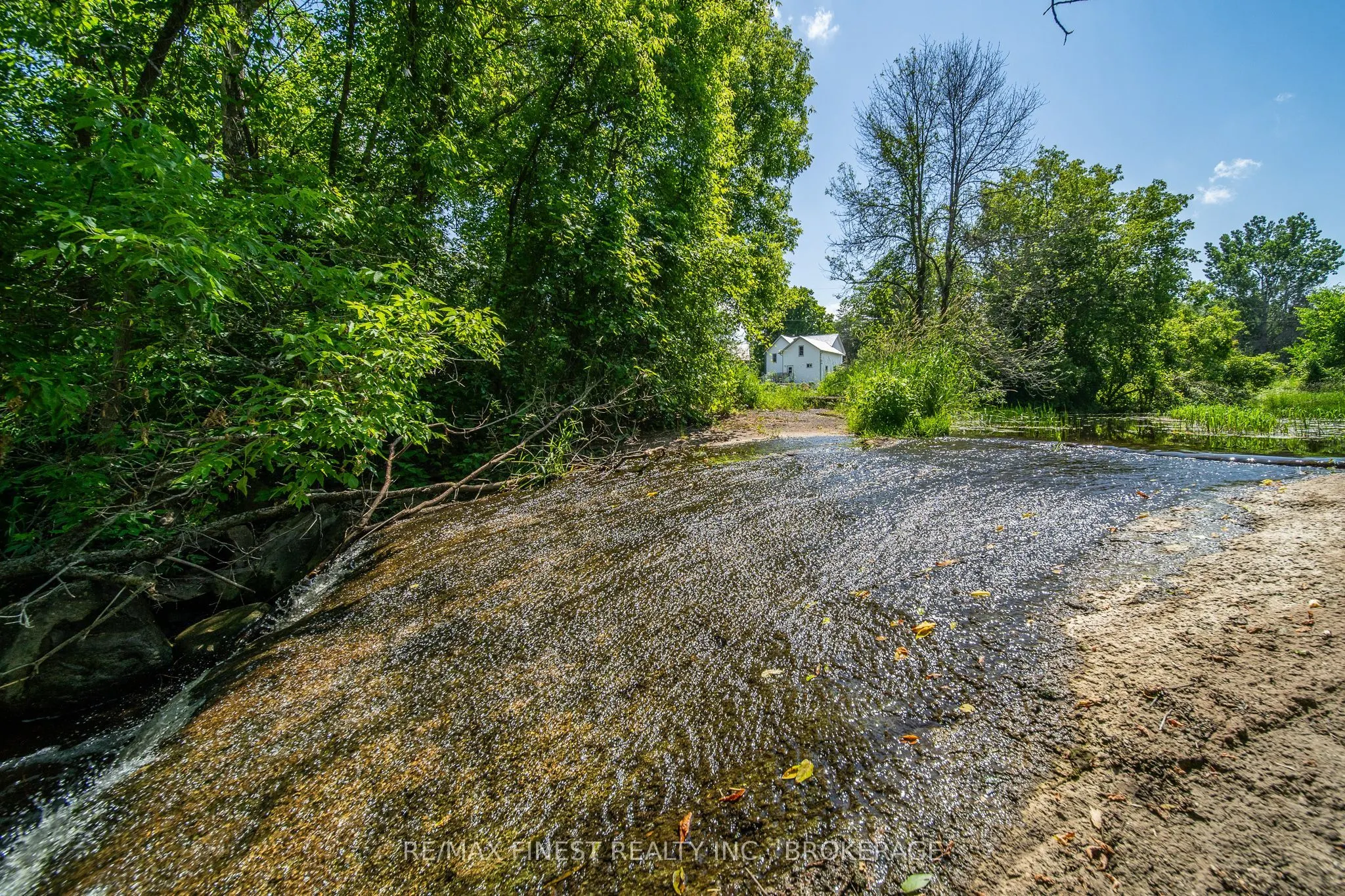 1524 Lake Road