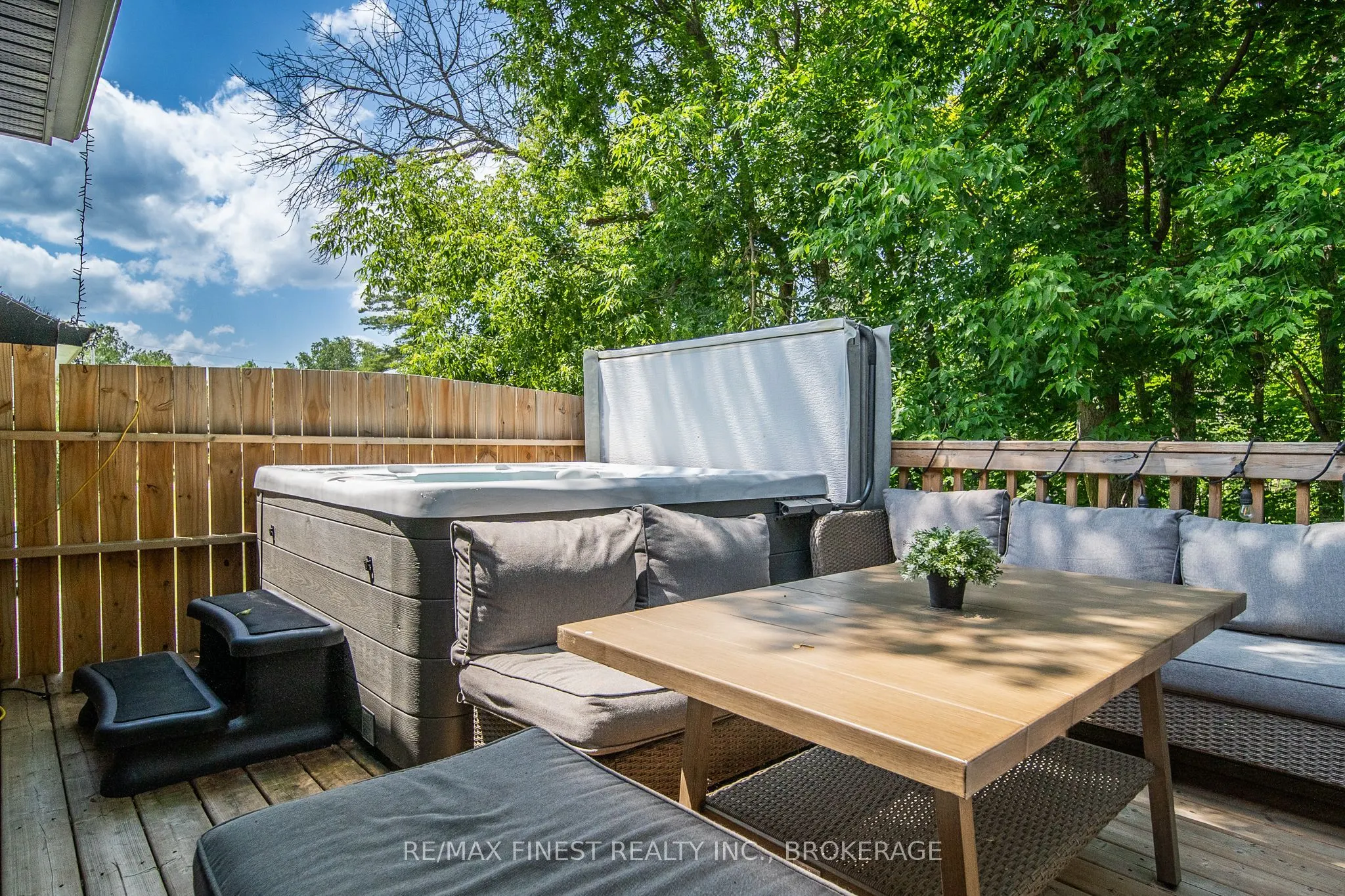 1524 Lake Road