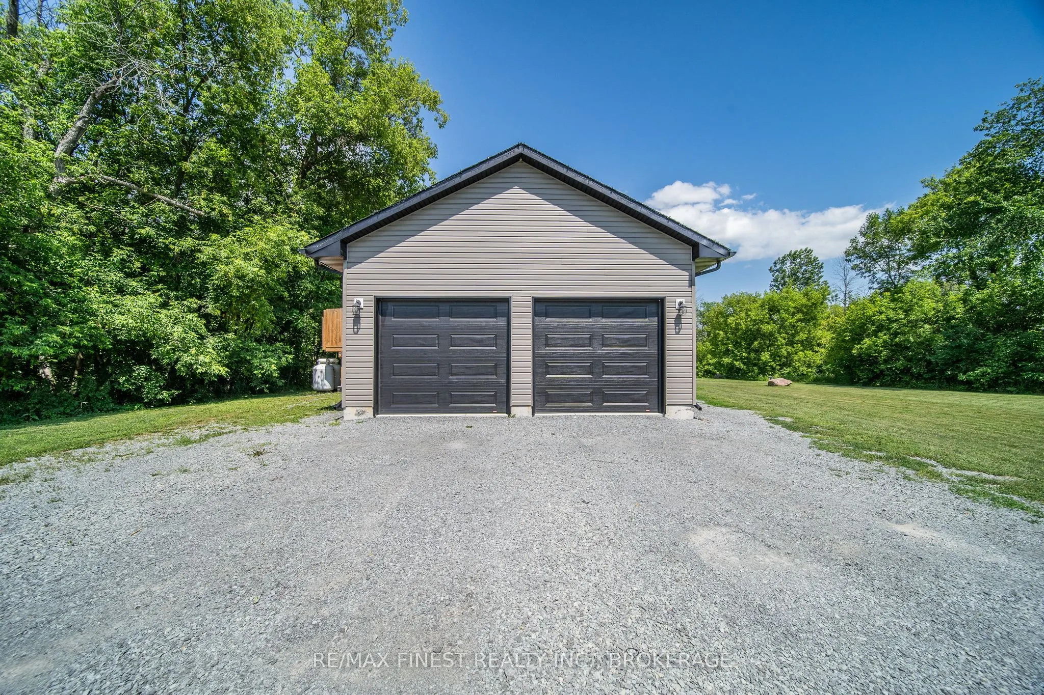 1524 Lake Road