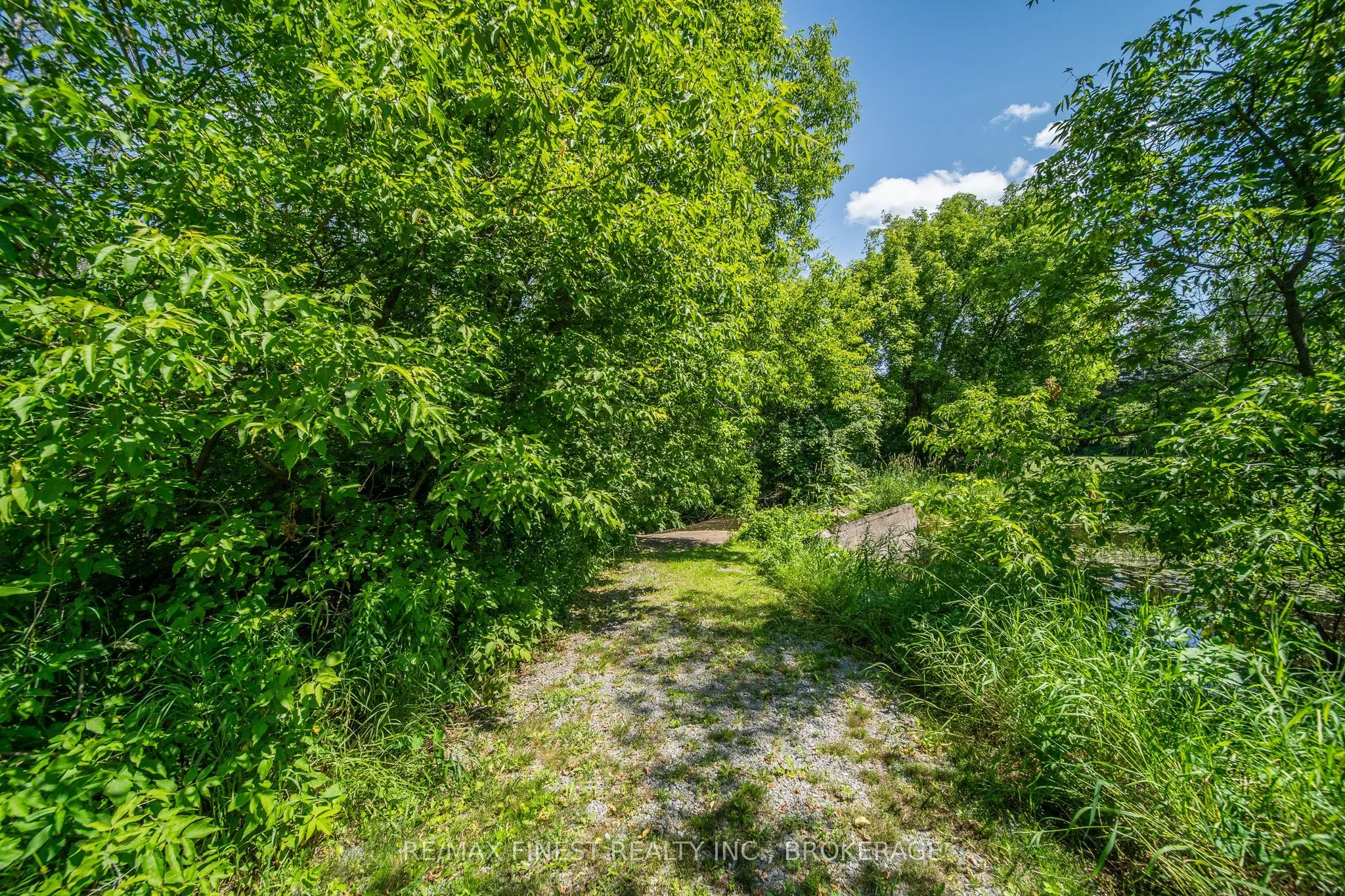 1524 Lake Road