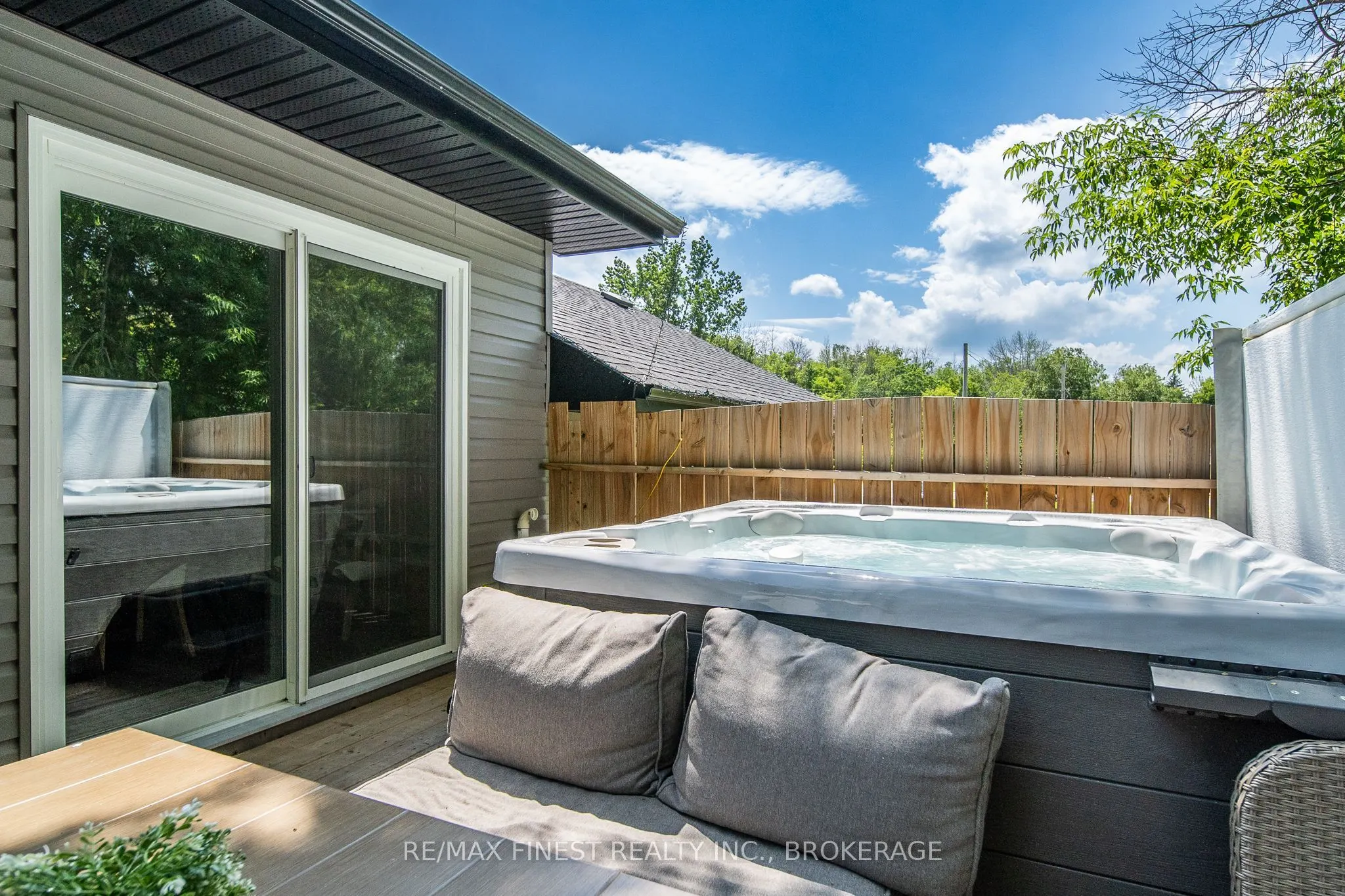 1524 Lake Road