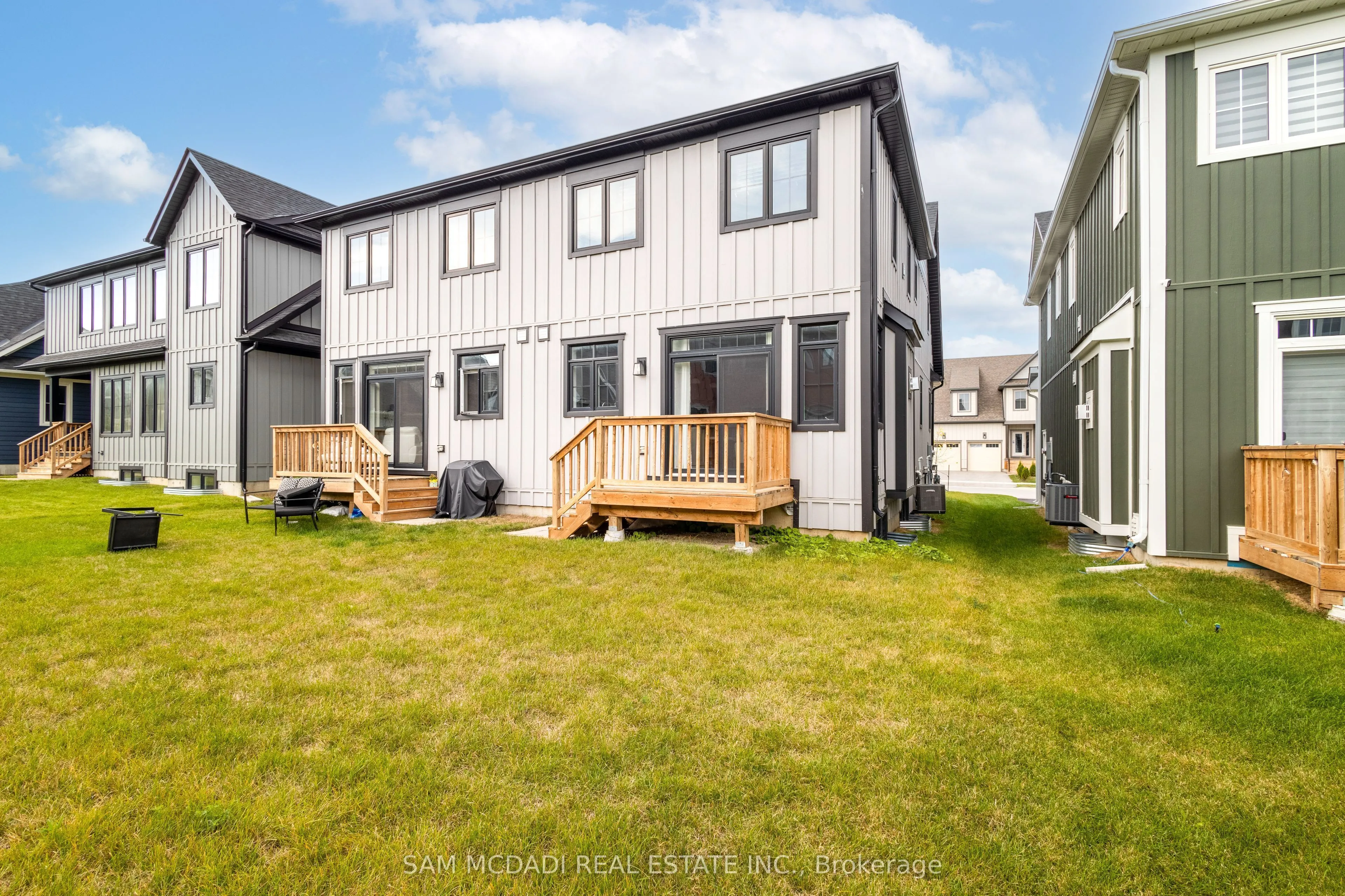 121 Black Willow Crescent