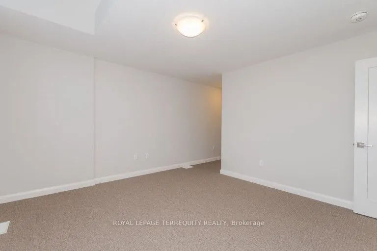 7 EGLESTON Lane