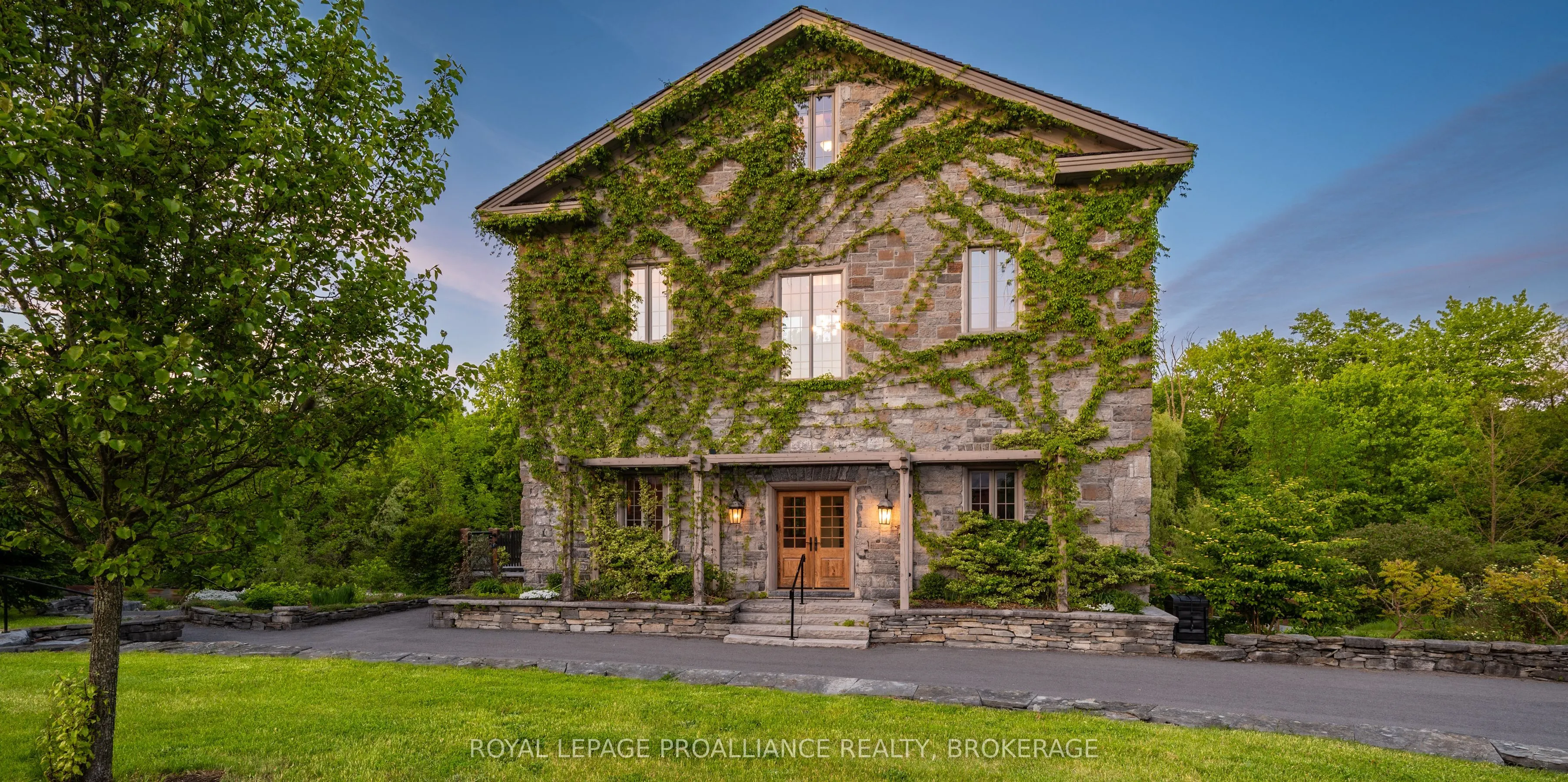 46 Concession Street S