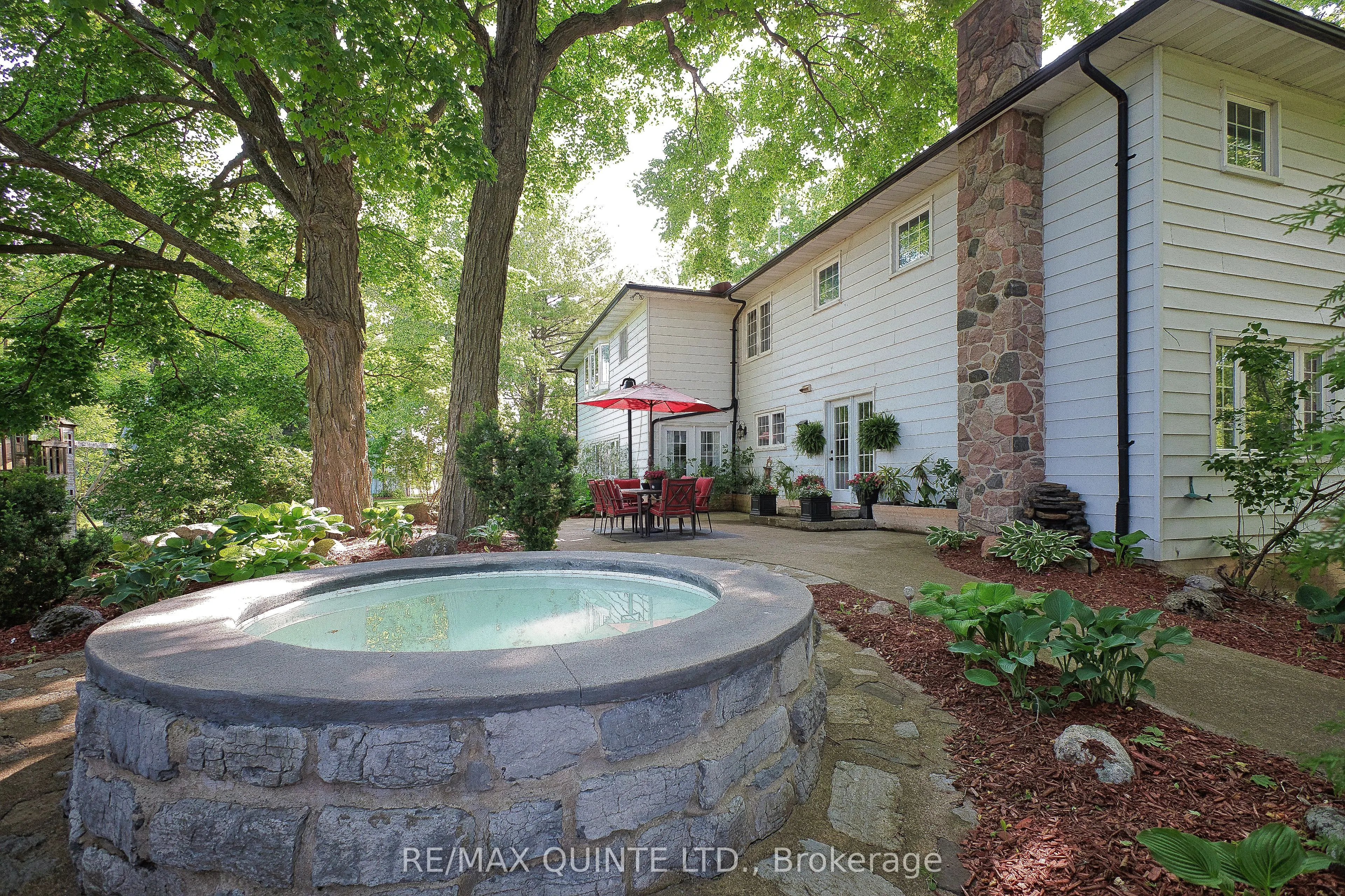 548 Lorna Lane