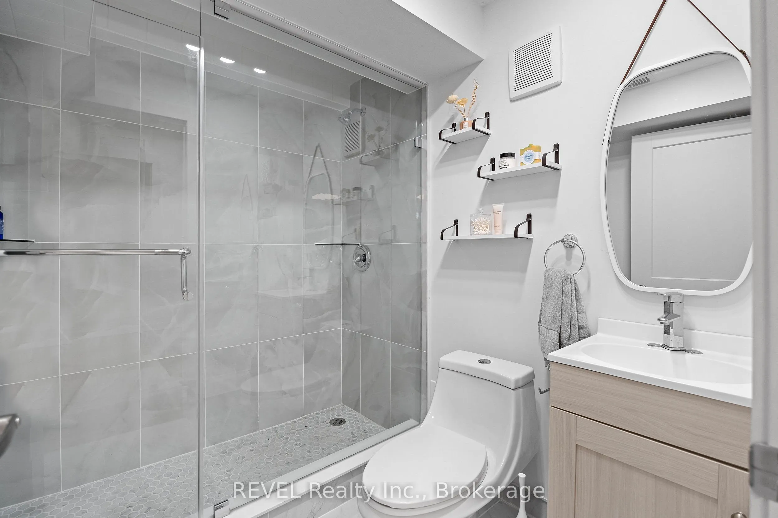 380 Lake Street, #17