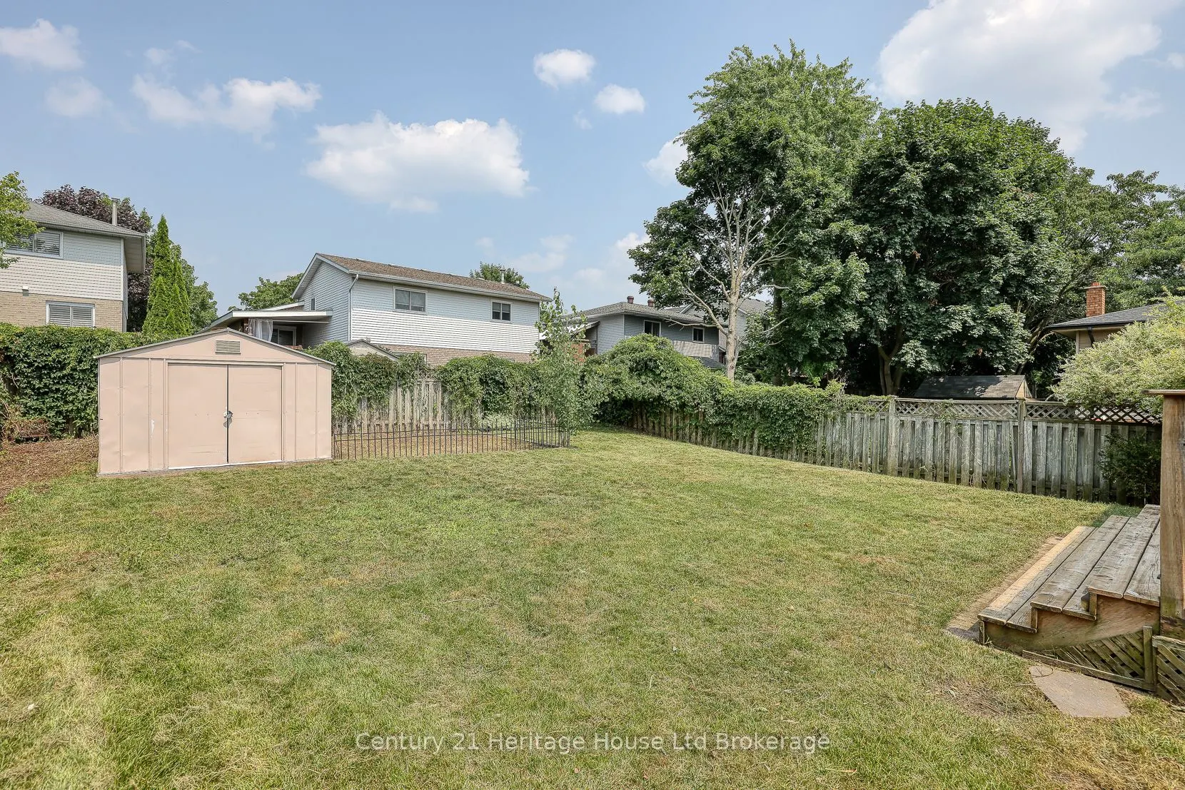 528 Springbank Avenue N