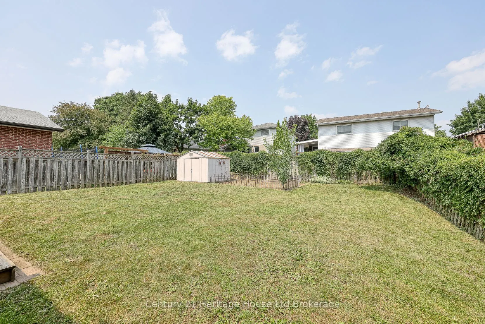 528 Springbank Avenue N