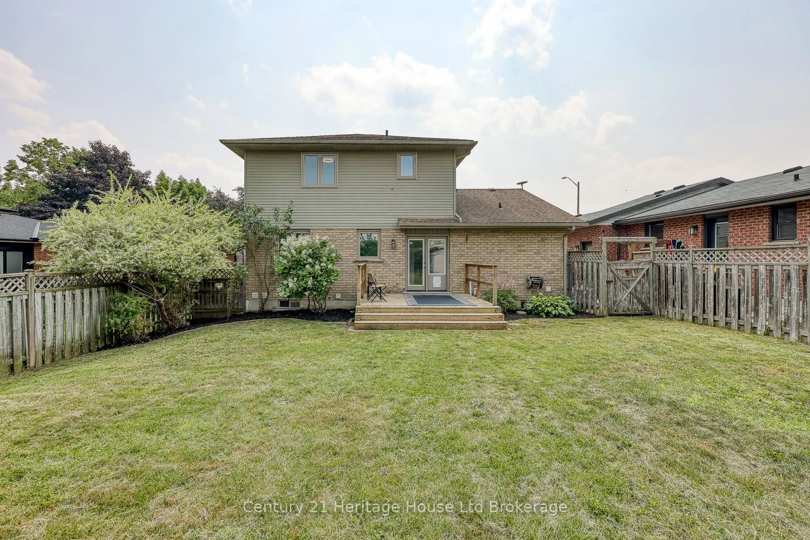 528 Springbank Avenue N