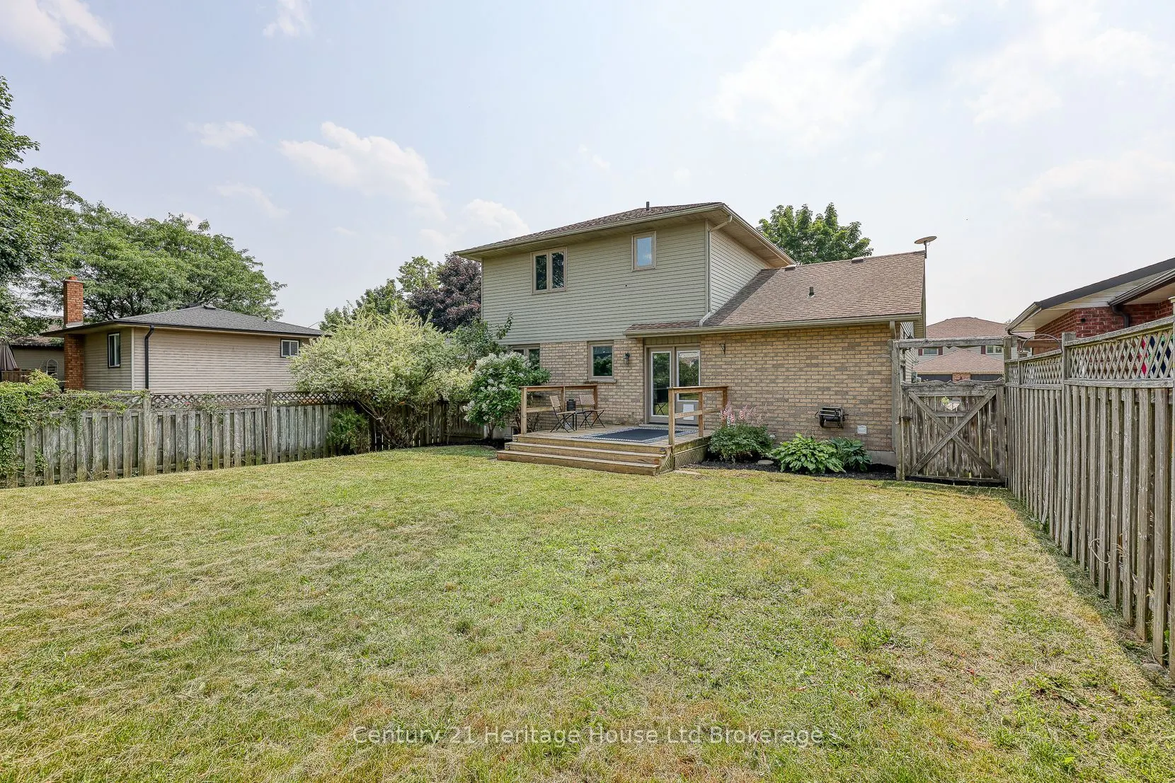 528 Springbank Avenue N