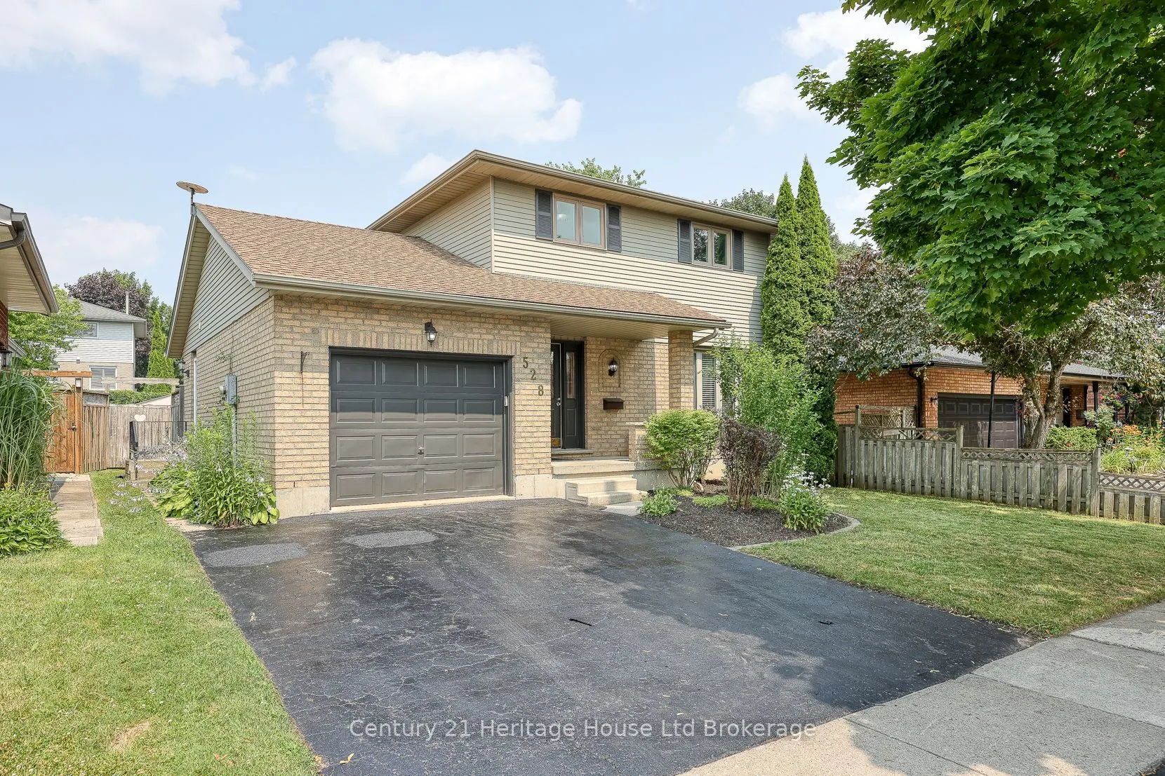 528 Springbank Avenue N