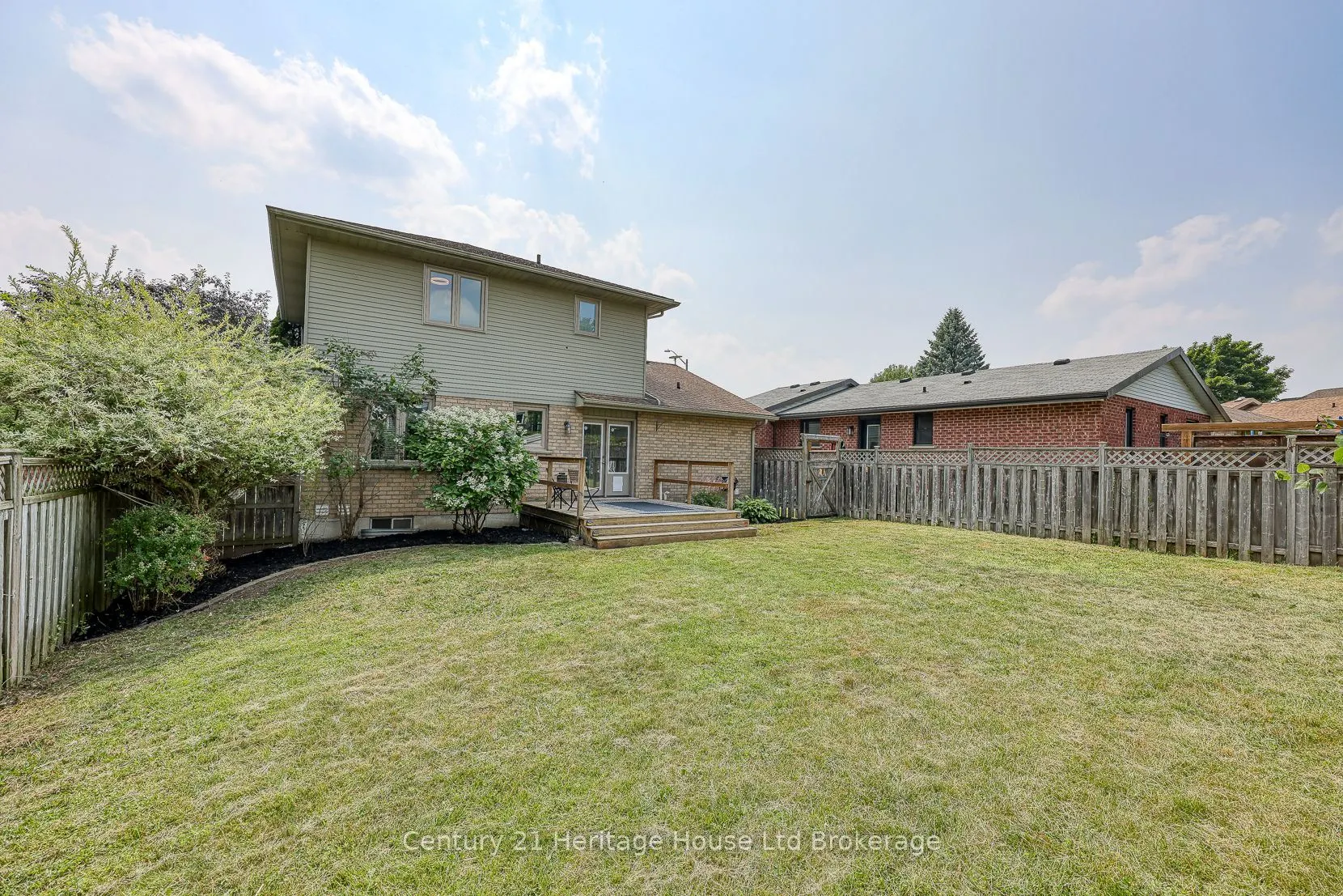 528 Springbank Avenue N