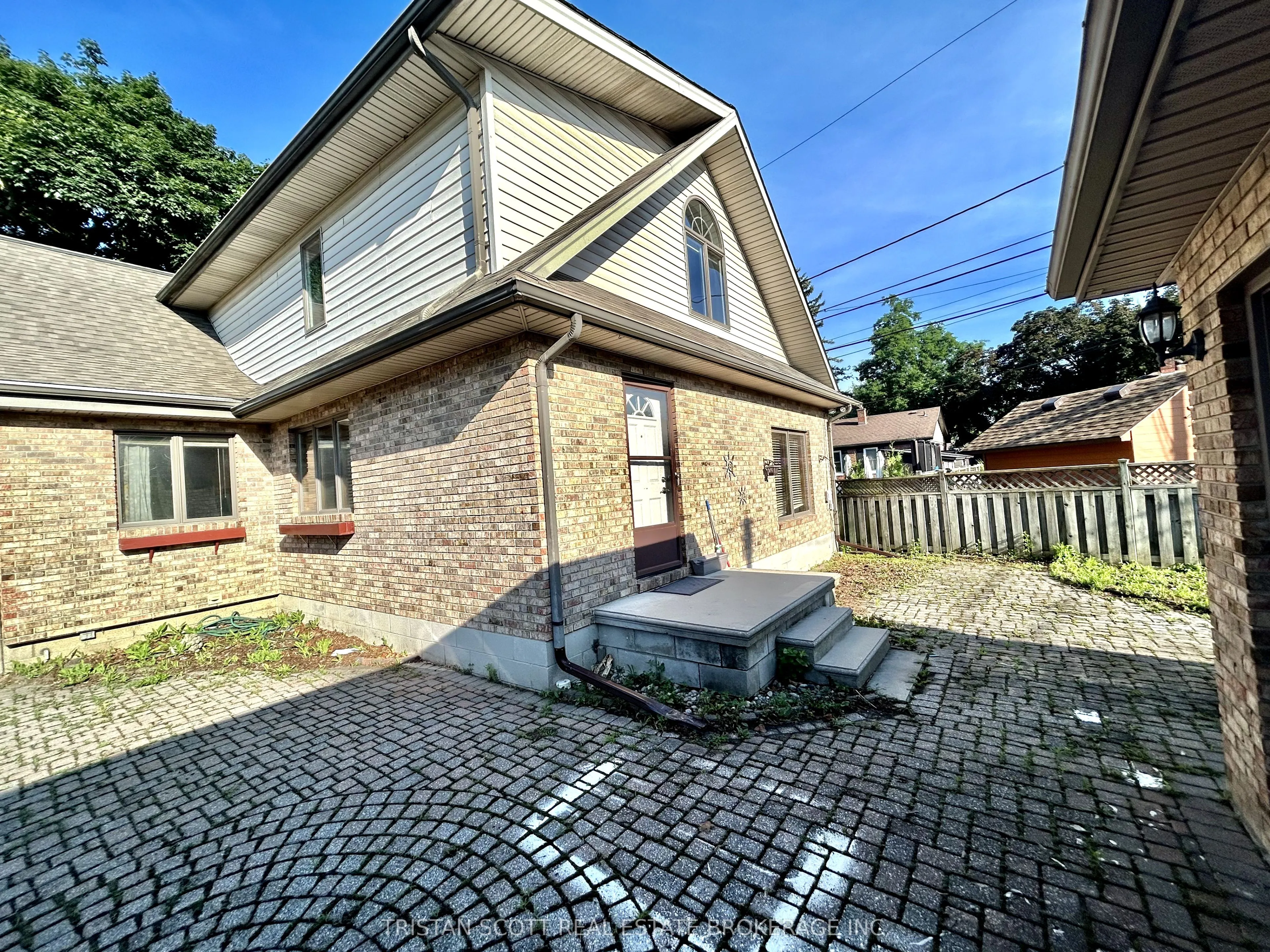 3620 Dandurand Avenue