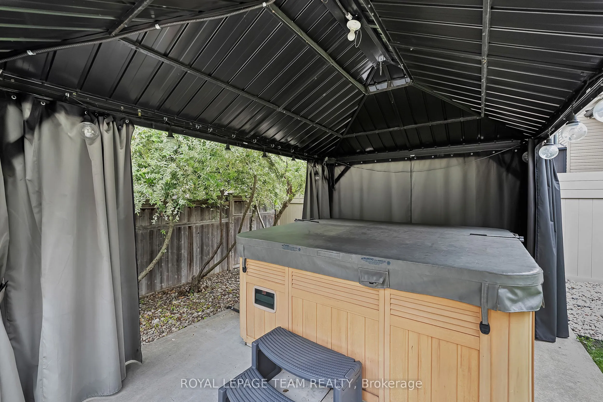 51 Bridle Crest Court