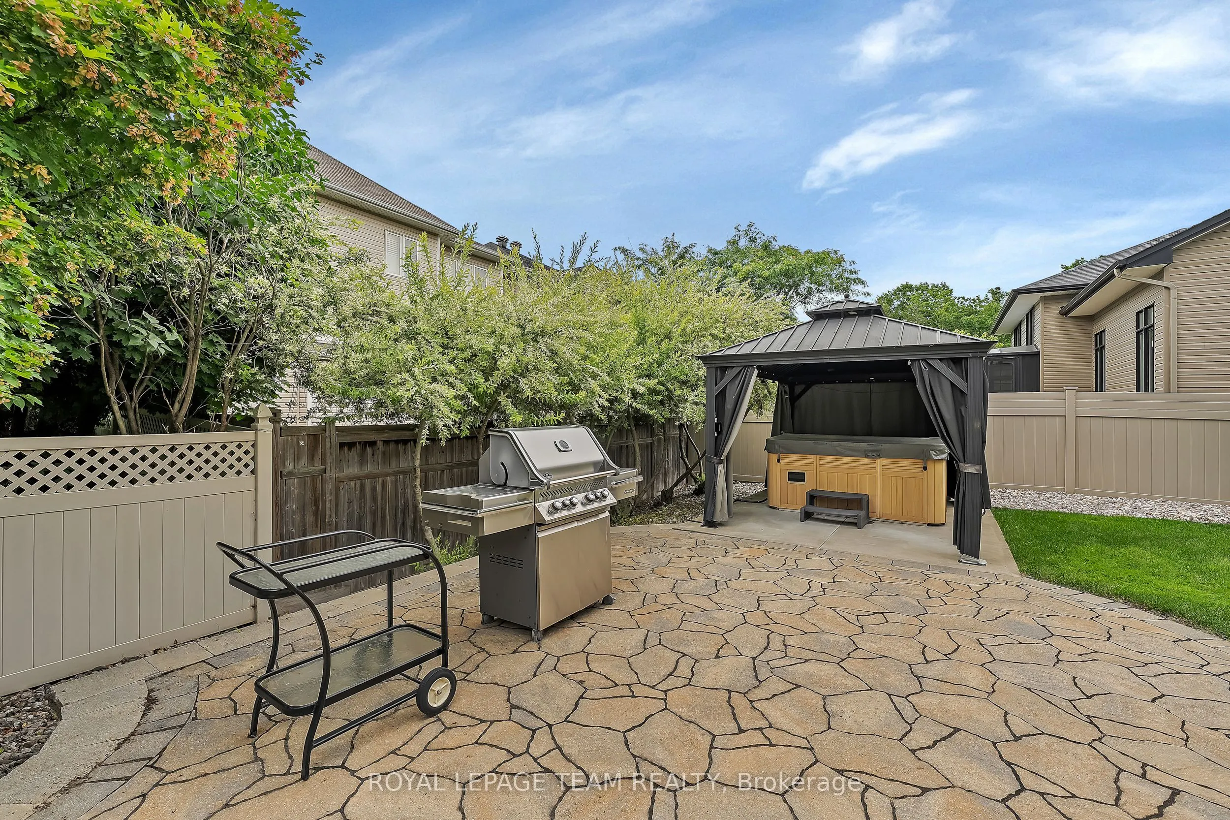 51 Bridle Crest Court