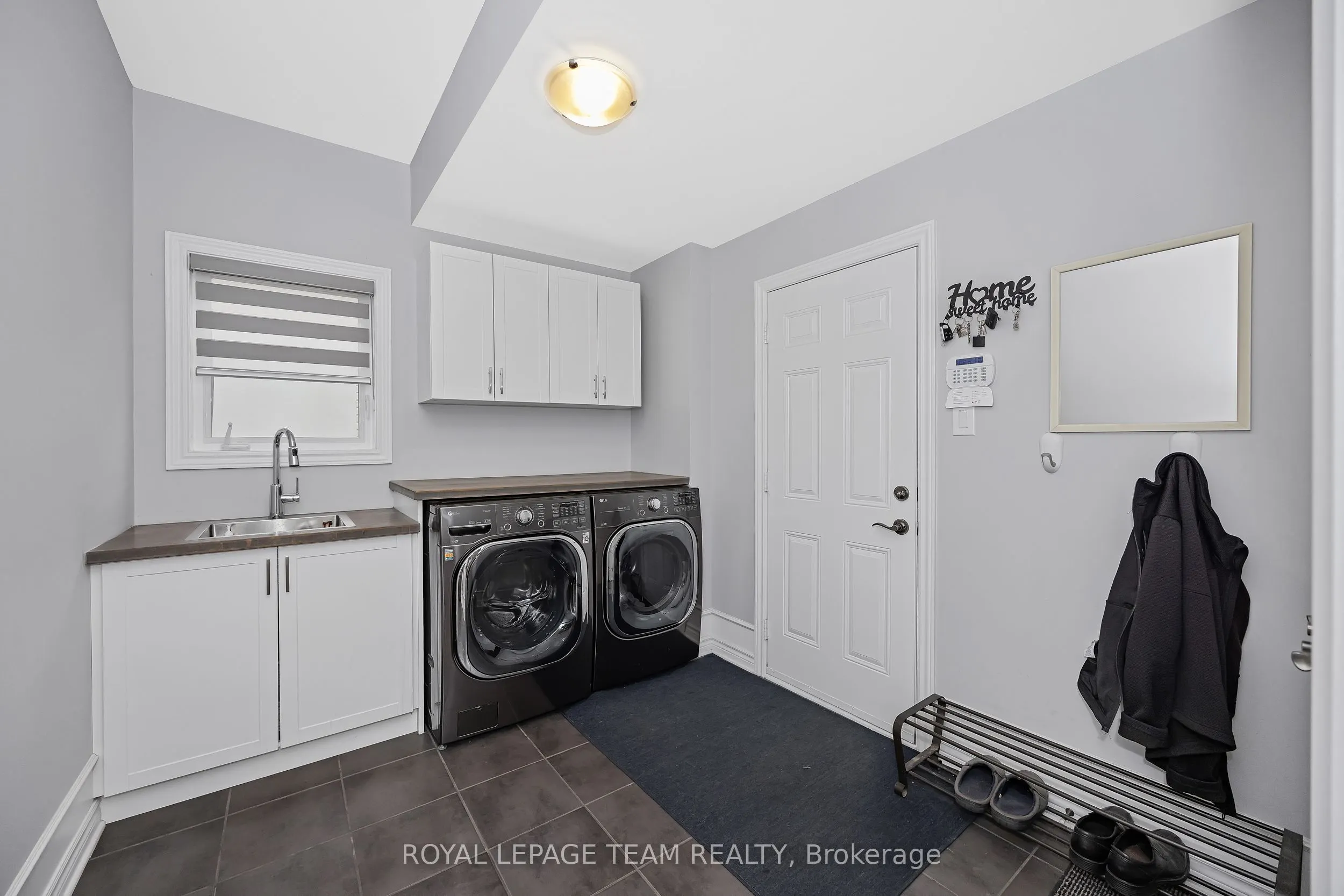 51 Bridle Crest Court