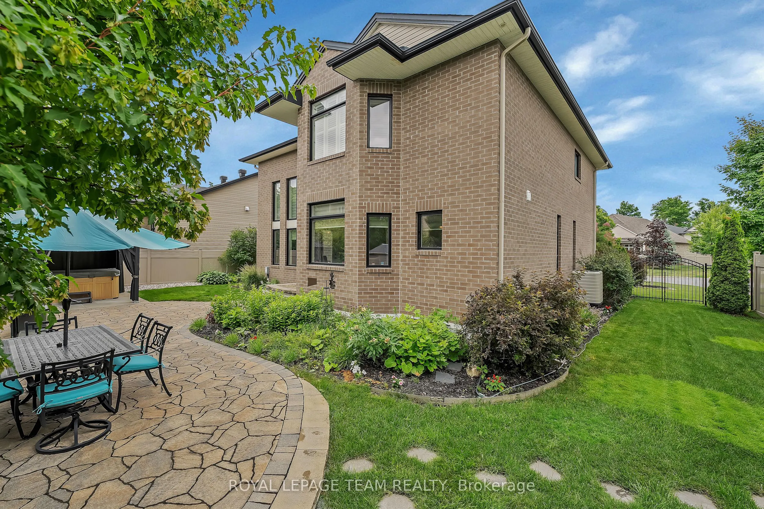 51 Bridle Crest Court