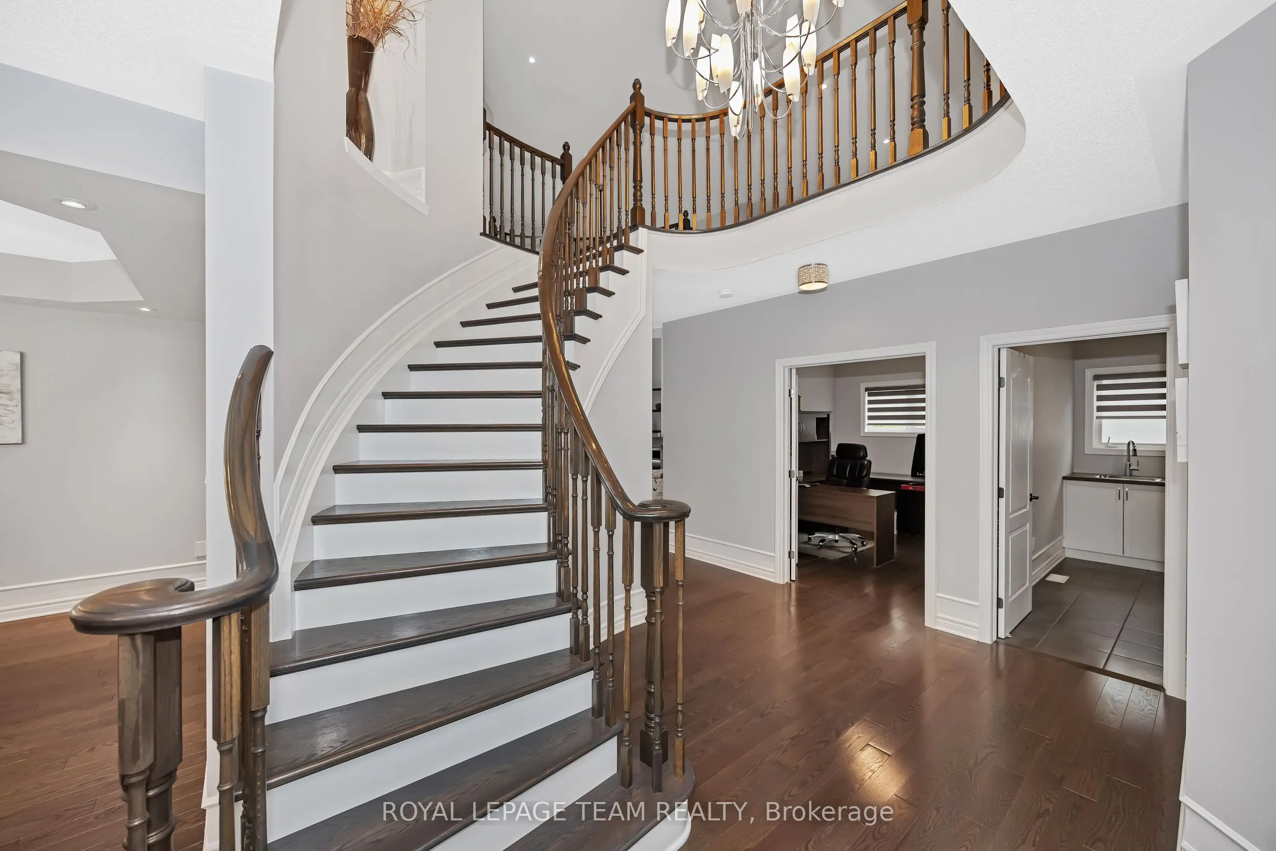 51 Bridle Crest Court