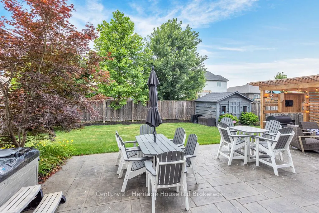 12 Oliver Crescent