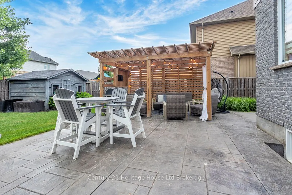 12 Oliver Crescent