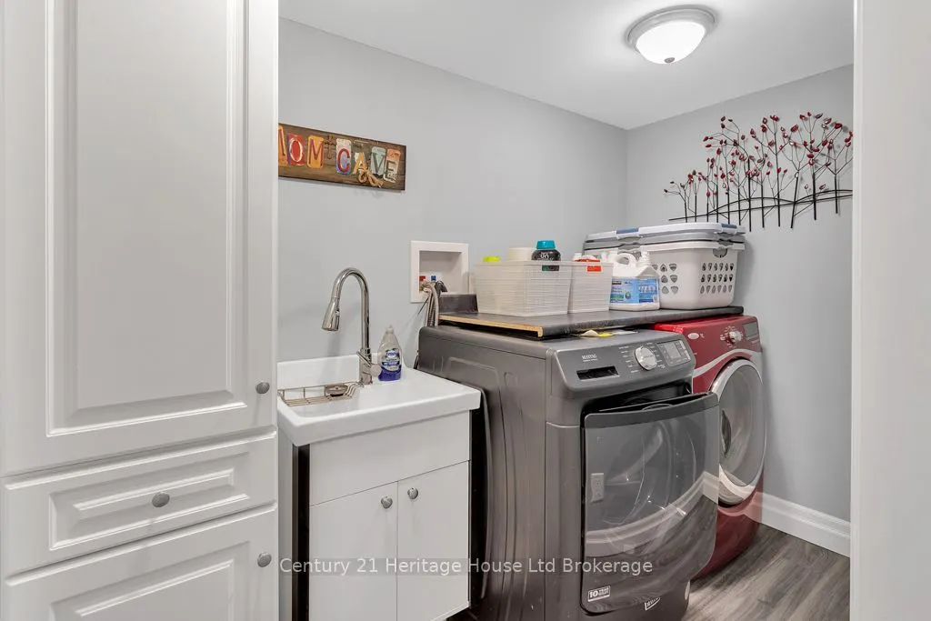 12 Oliver Crescent
