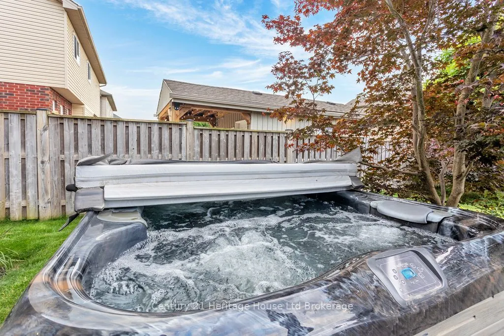 12 Oliver Crescent