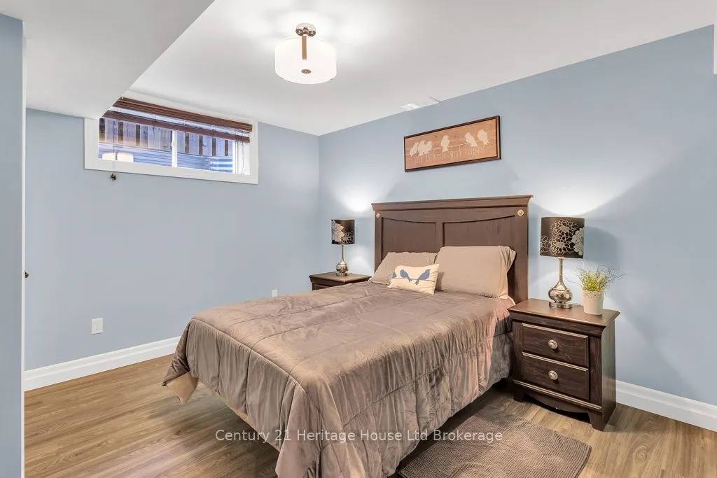 12 Oliver Crescent