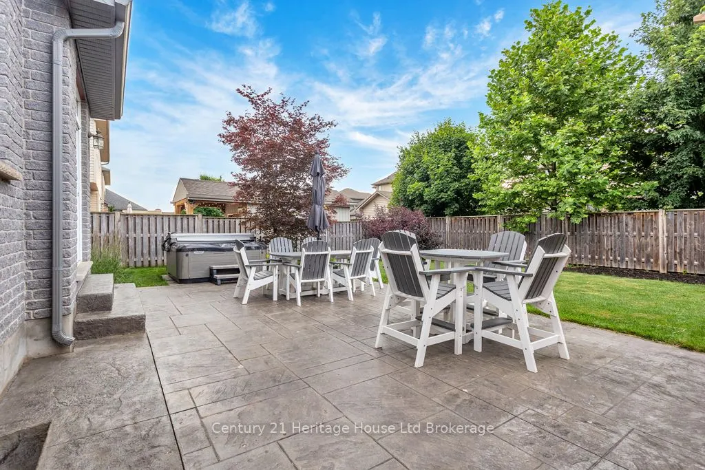 12 Oliver Crescent