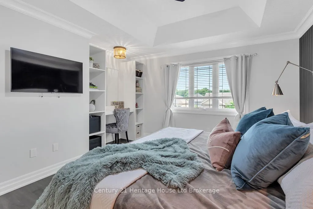 12 Oliver Crescent