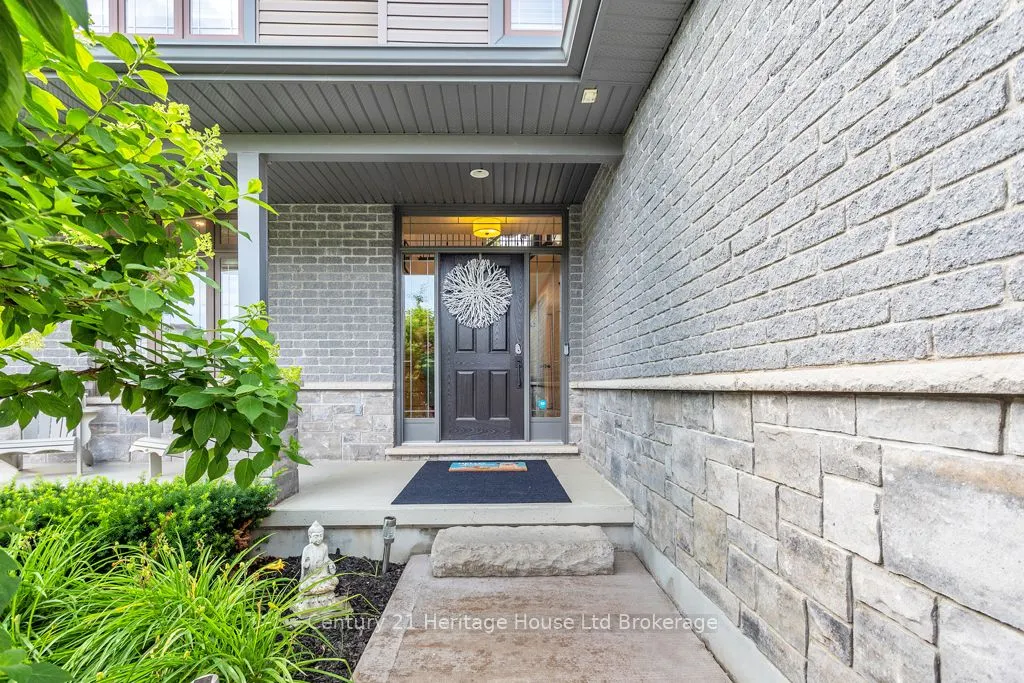 12 Oliver Crescent