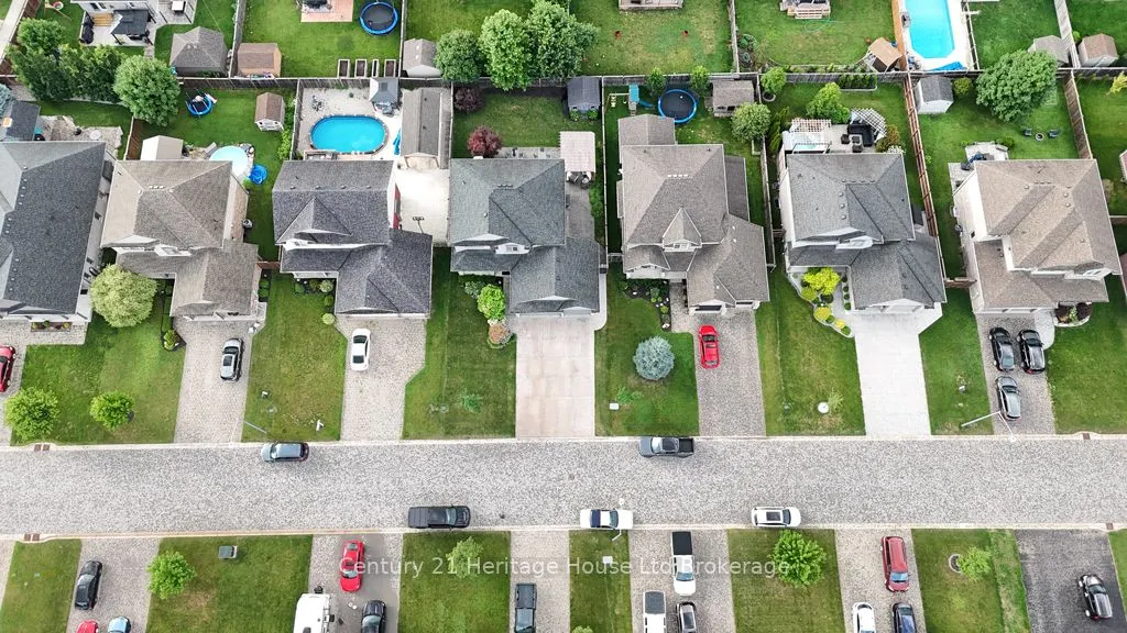 12 Oliver Crescent