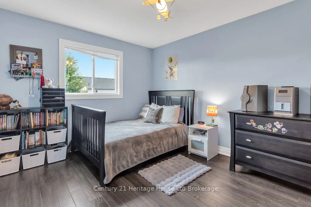 12 Oliver Crescent