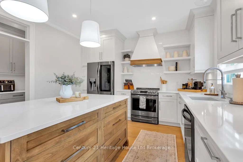 12 Oliver Crescent
