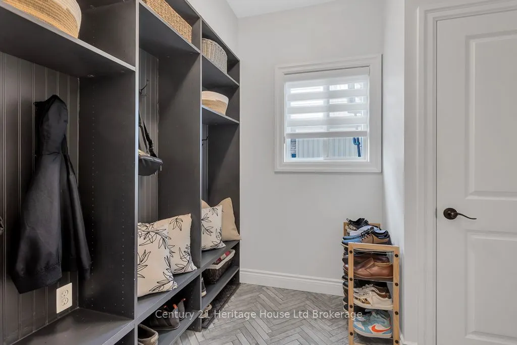12 Oliver Crescent