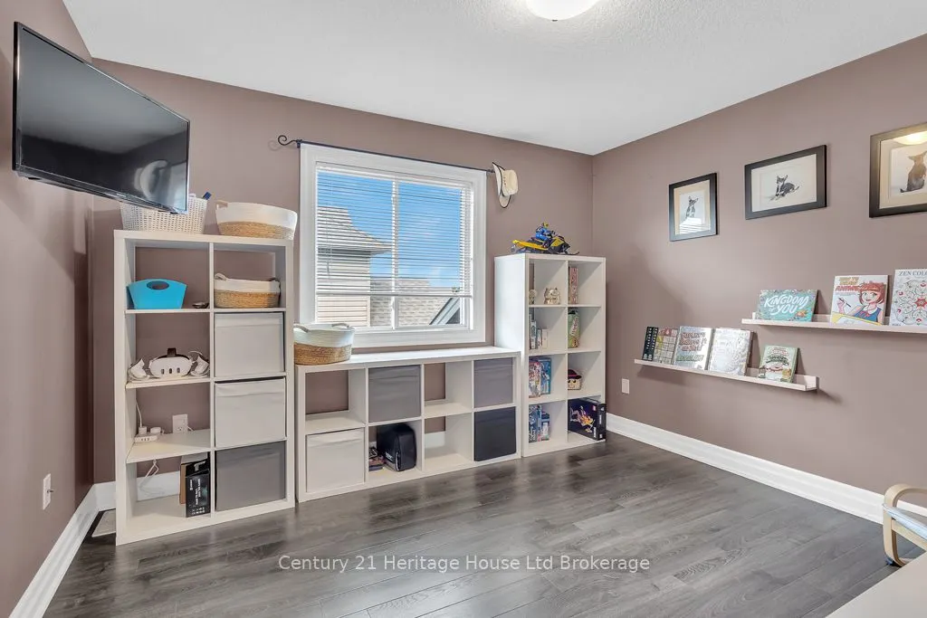 12 Oliver Crescent