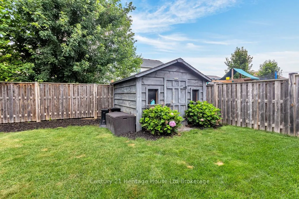 12 Oliver Crescent