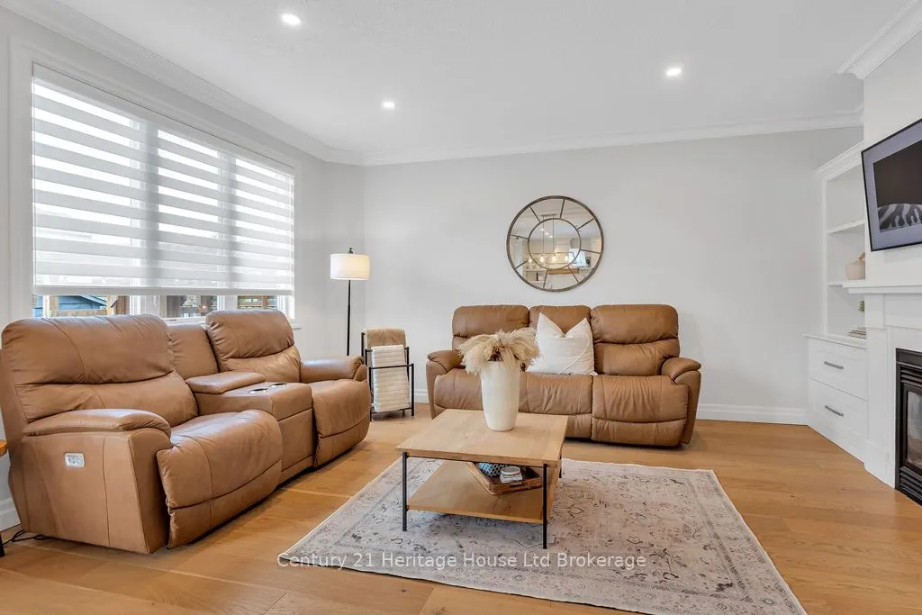 12 Oliver Crescent