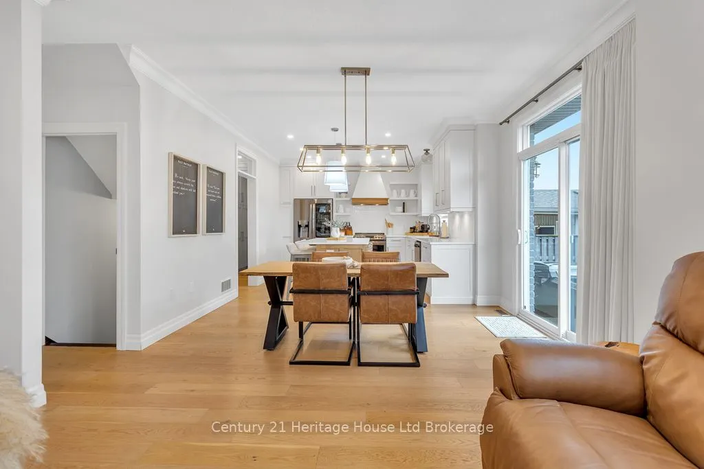 12 Oliver Crescent