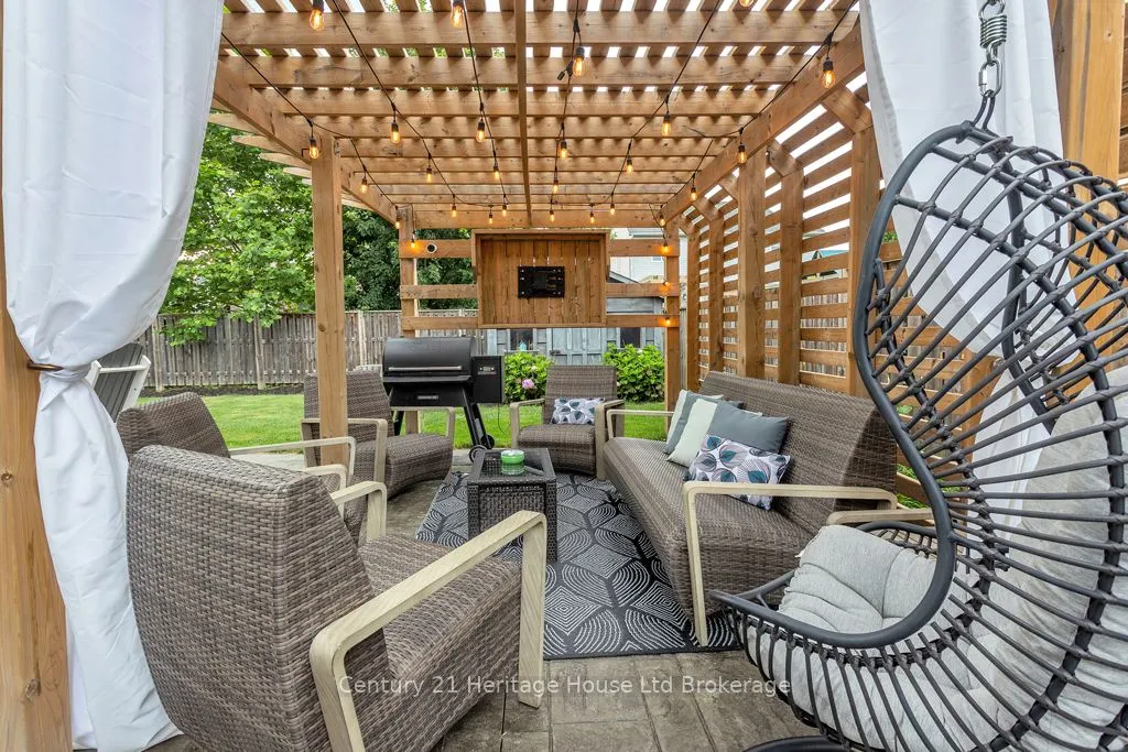 12 Oliver Crescent