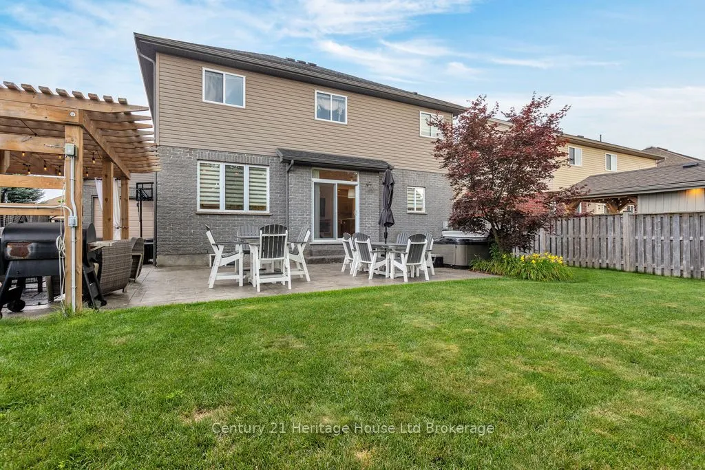 12 Oliver Crescent
